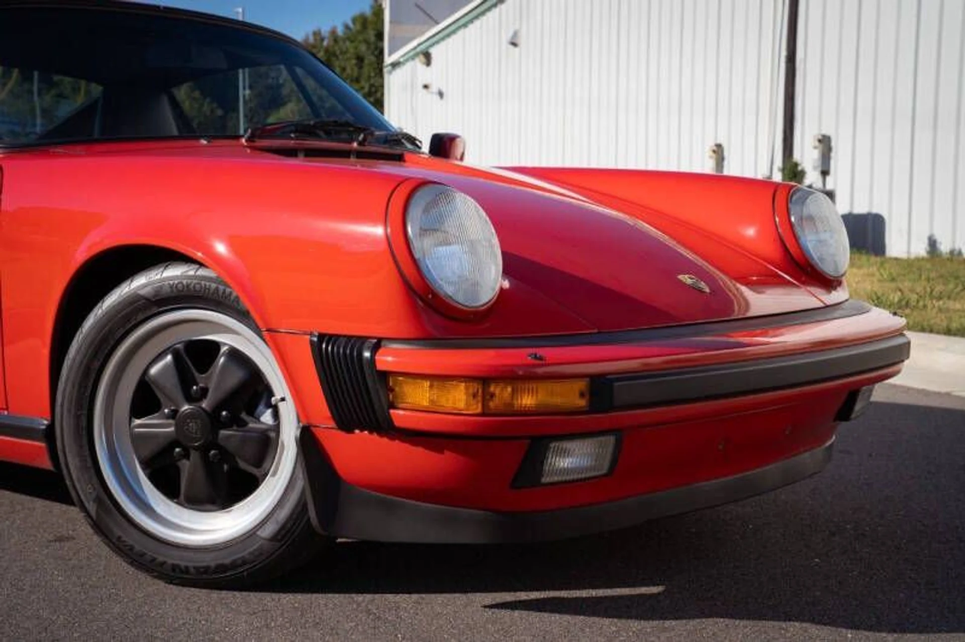 mph008_2362527546_1985_porsche_911_carrera_2dr_coupe_9c4c3a0ba5