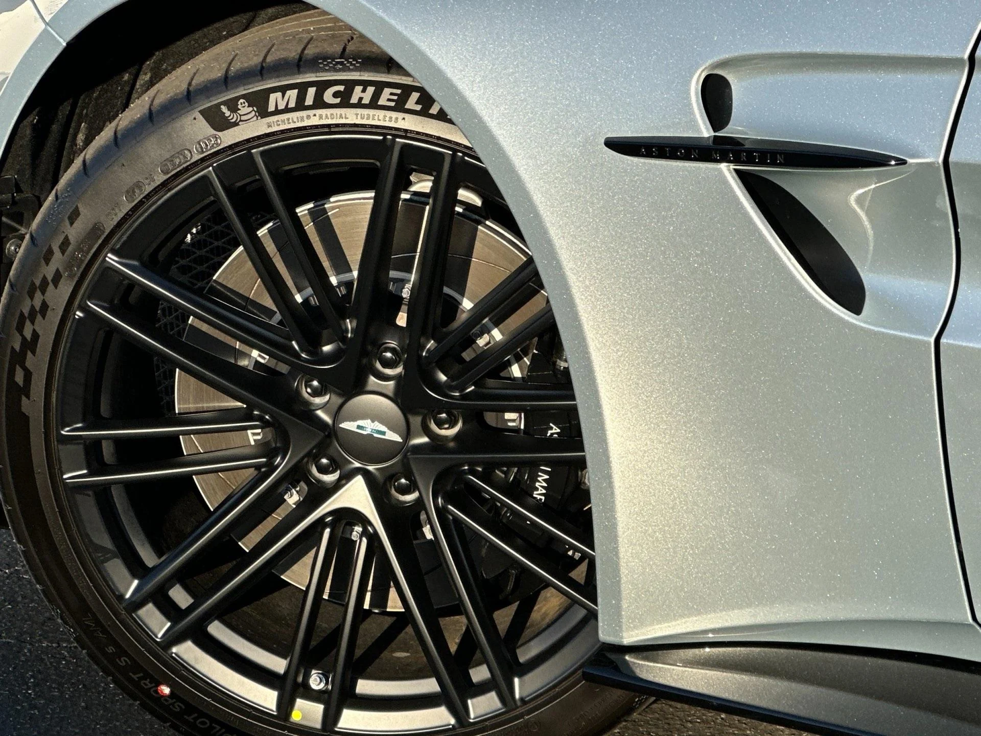 mph008_2364869955_New_2026_Aston_Martin_Vantage_Coupe_1764169792_9d7e915465