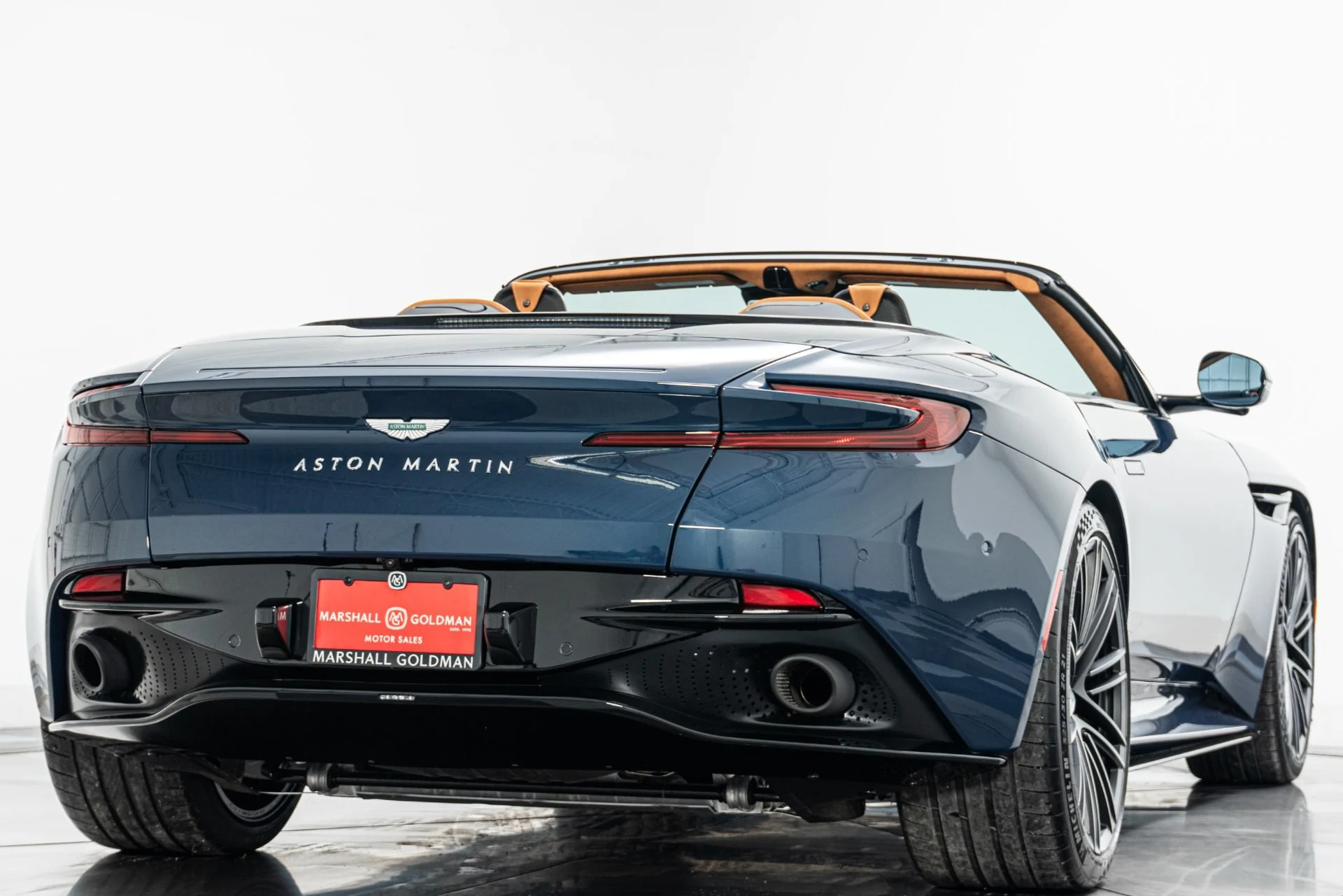 mph008_2369738307_Used_2024_Aston_Martin_DB_12_Volante_Carbon_Fiber_Bucket_Seats_Heritage_Paint_Color_1773867859_692c2d40a8