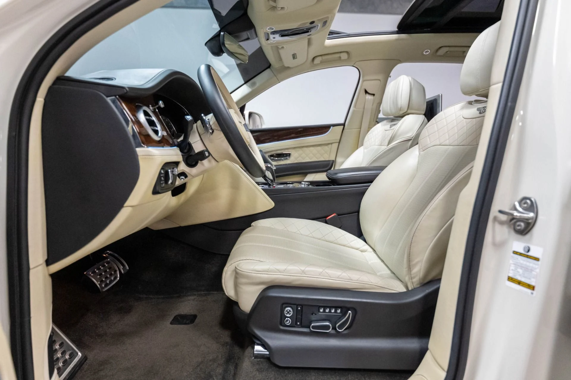mph008_2373902403_Used_2017_Bentley_Bentayga_W12_1787159716_b43bddde93