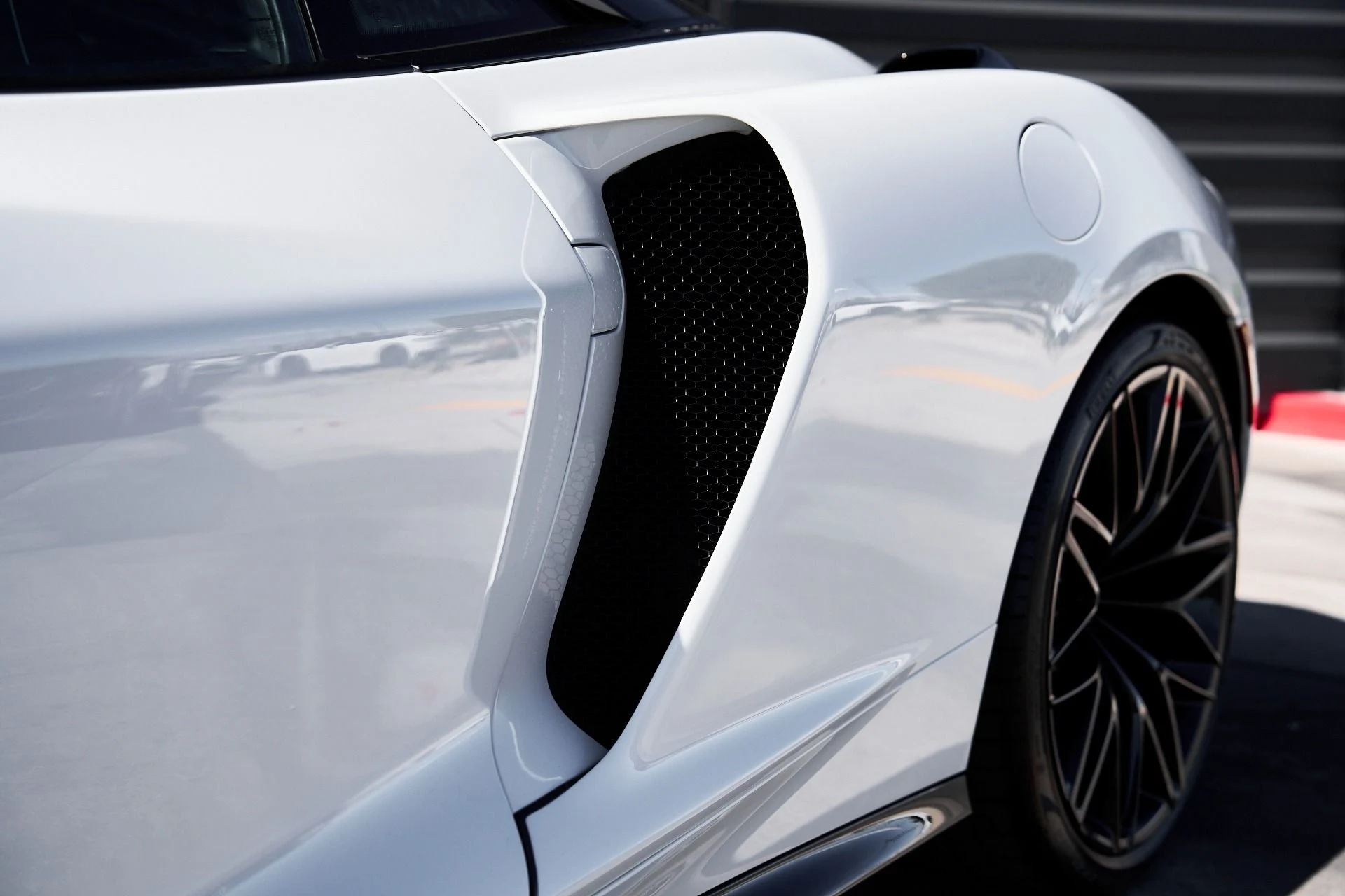 mph008_2375026288_Used_2025_Mc_Laren_GTS_1760565703_05e9777e1c