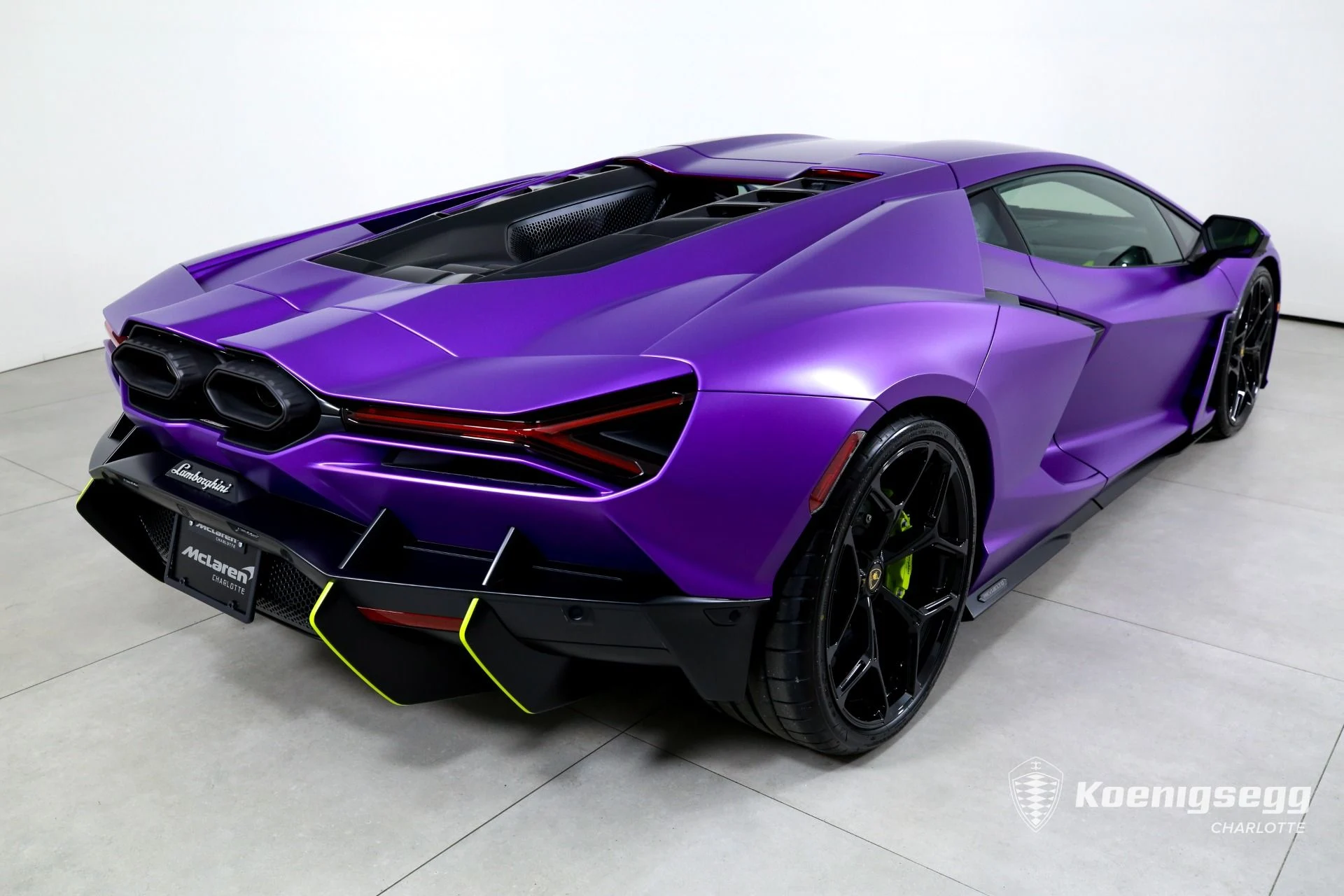 mph008_2383325870_Used_2025_Lamborghini_Revuelto_1783439310_9b1992d2a4