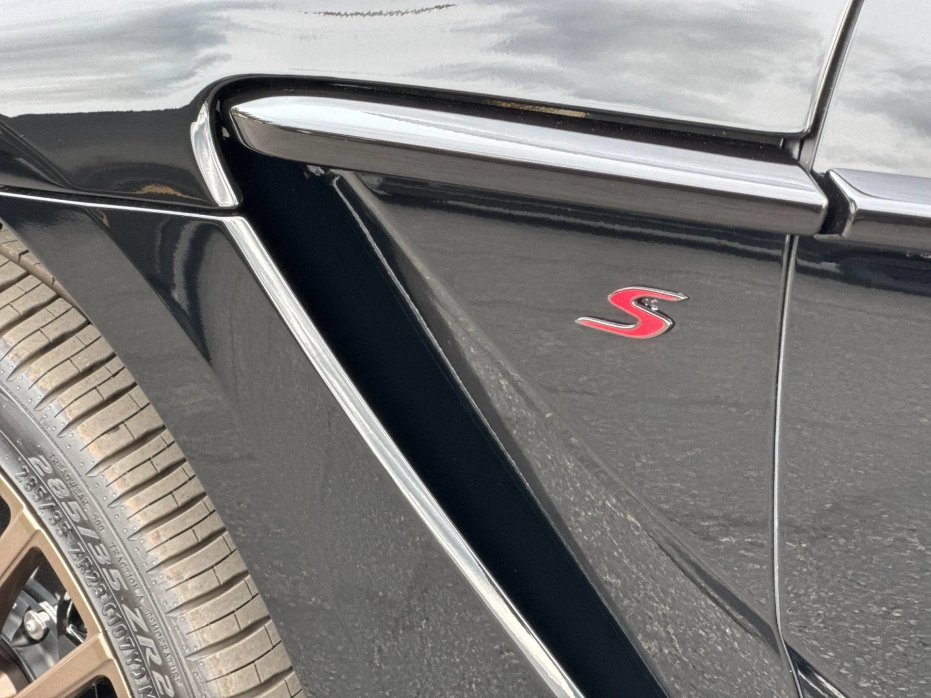 mph008_2392917917_New_2026_Aston_Martin_DBX_S_1793357265_f5f1779a4d