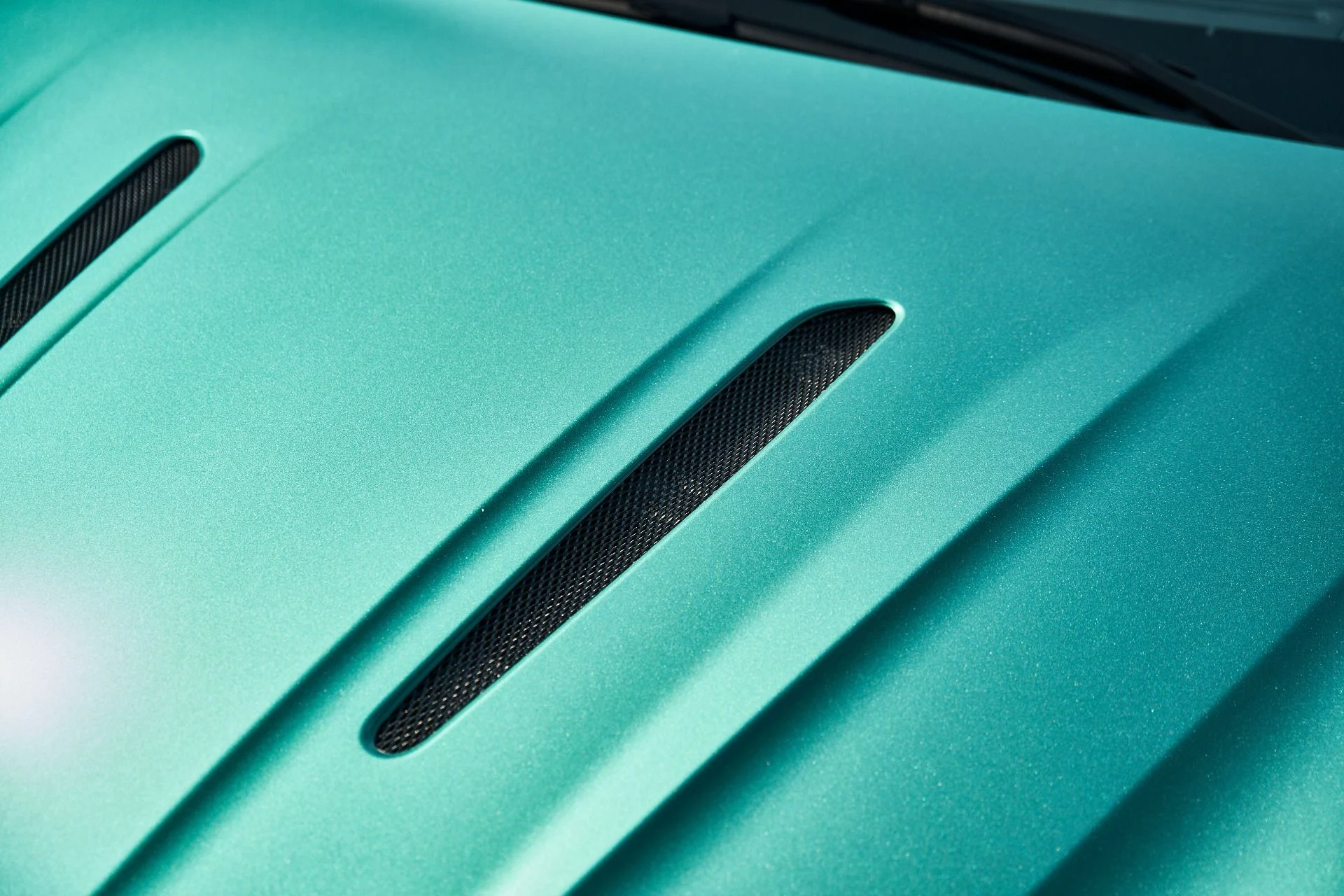 mph008_2395625058_Used_2024_Aston_Martin_DB_12_1784769358_54c956d485