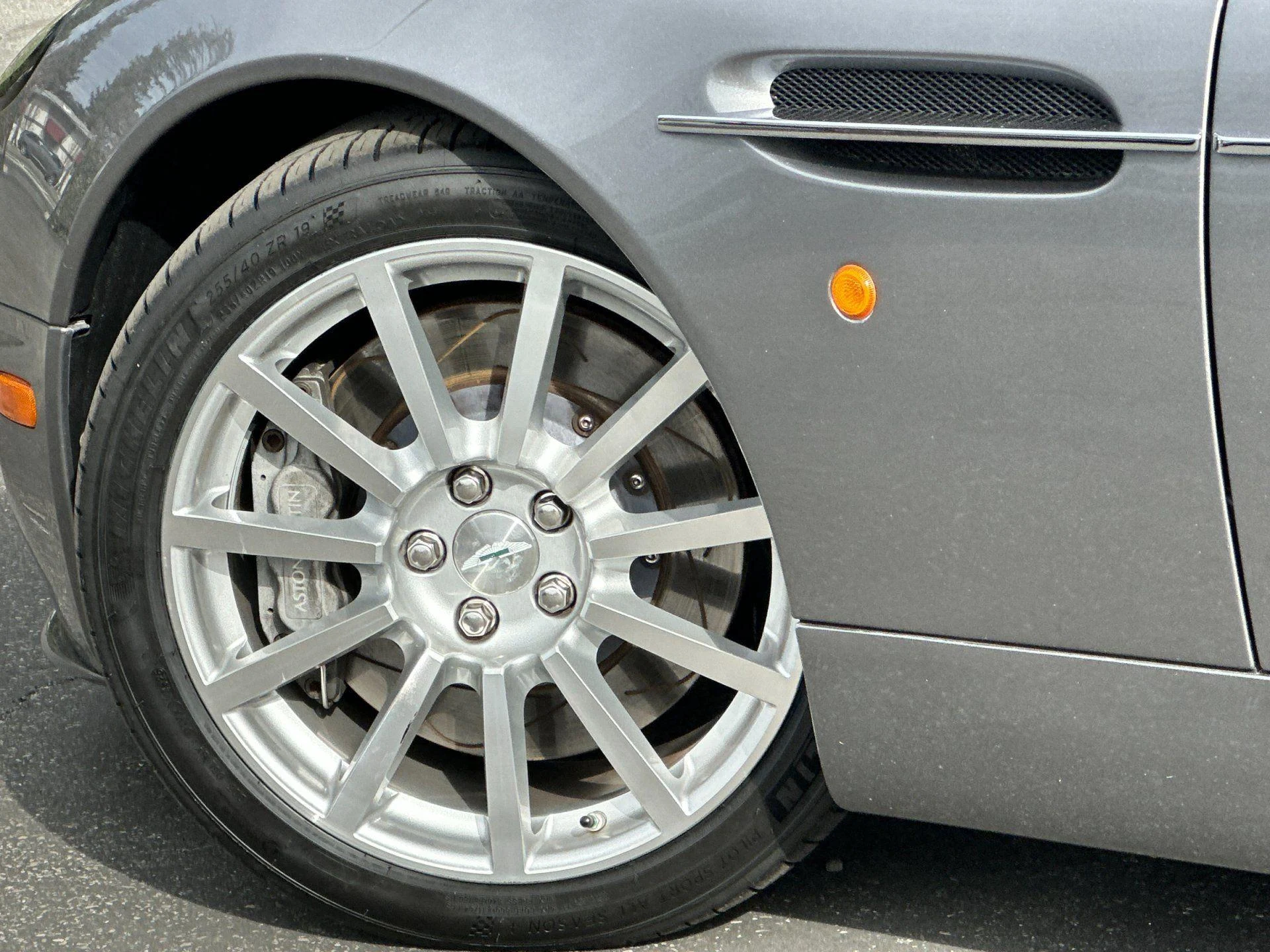 mph008_2406763655_Used_2005_Aston_Martin_Vanquish_S_1772012907_2ca5fe791c