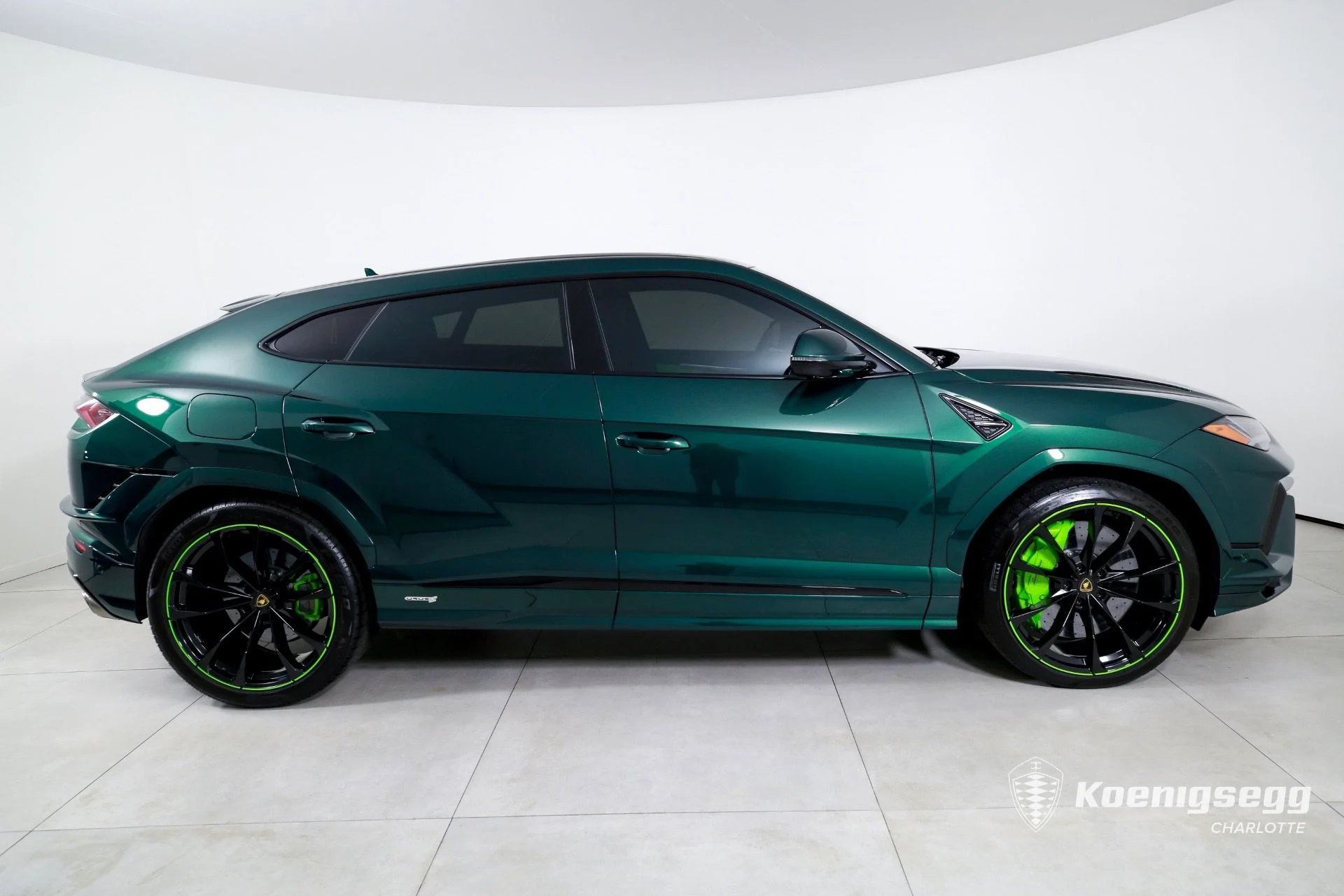 mph008_2416955200_Used_2024_Lamborghini_Urus_S_1760998520_5c4d9a2c52