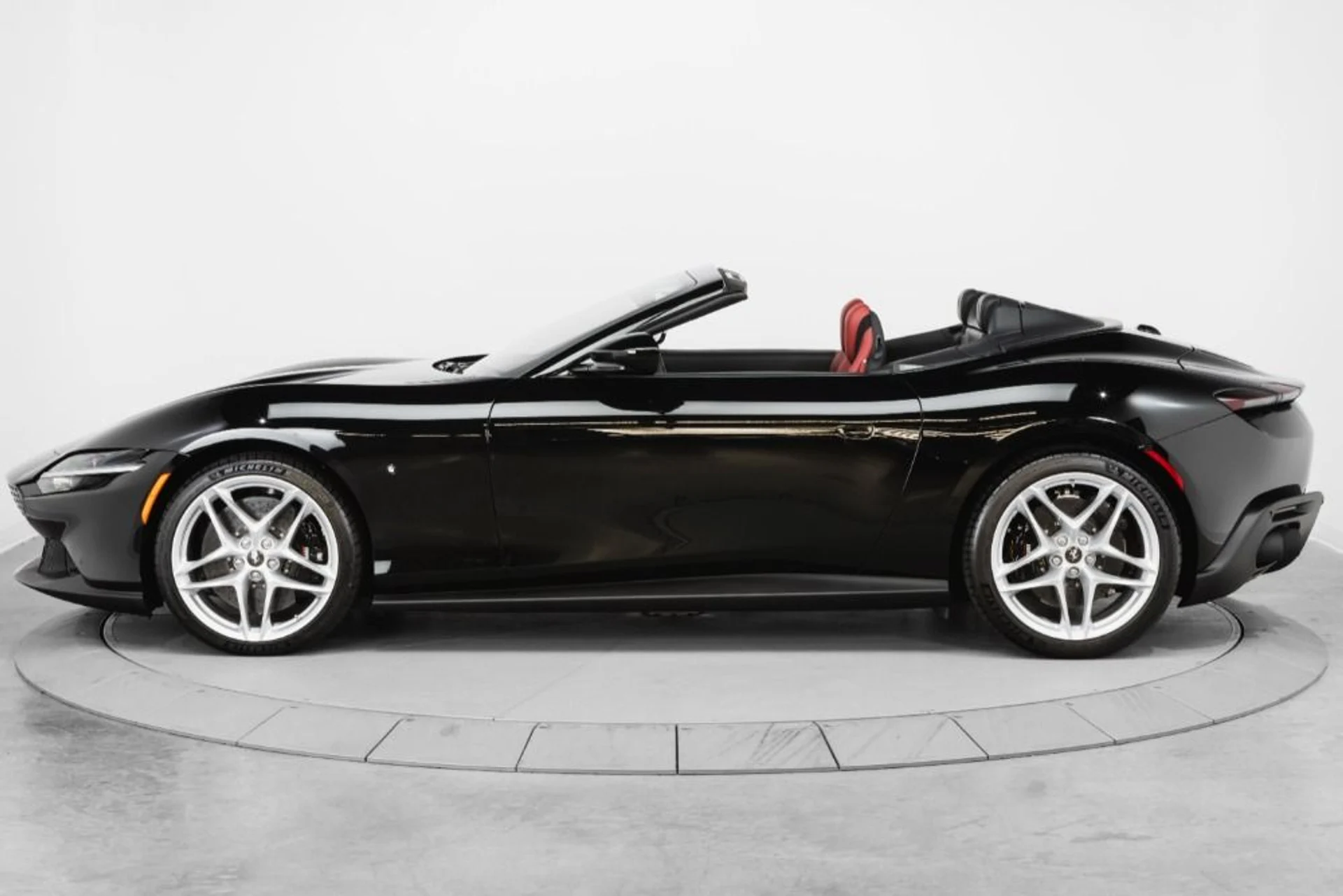 mph008_2418574259_Used_2024_Ferrari_Roma_Spider_454f724767