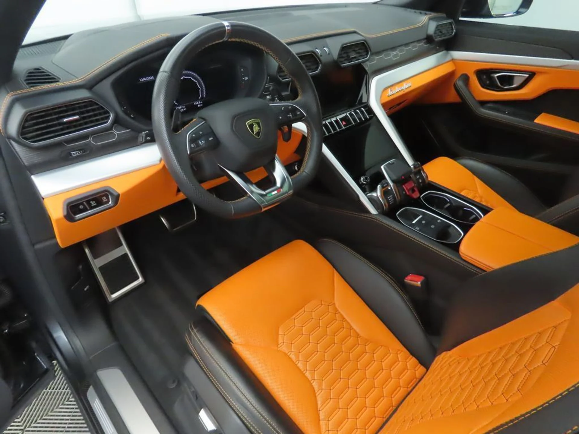 mph008_2424915734_used_2020_lamborghini_urus_awd_8119_22948232_9_1024_0233a472a6