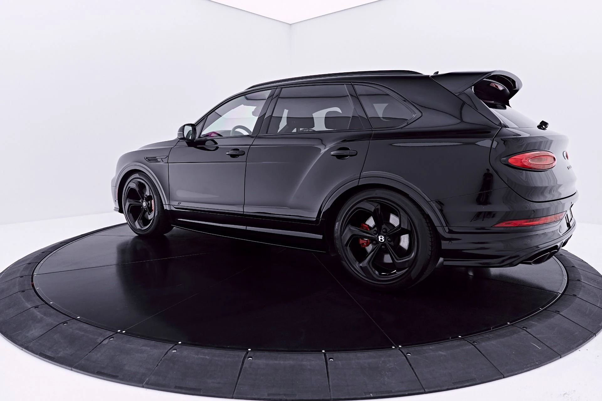 mph008_2425438619_Used_2023_Bentley_Bentayga_S_1782967282_2c9e9103ea