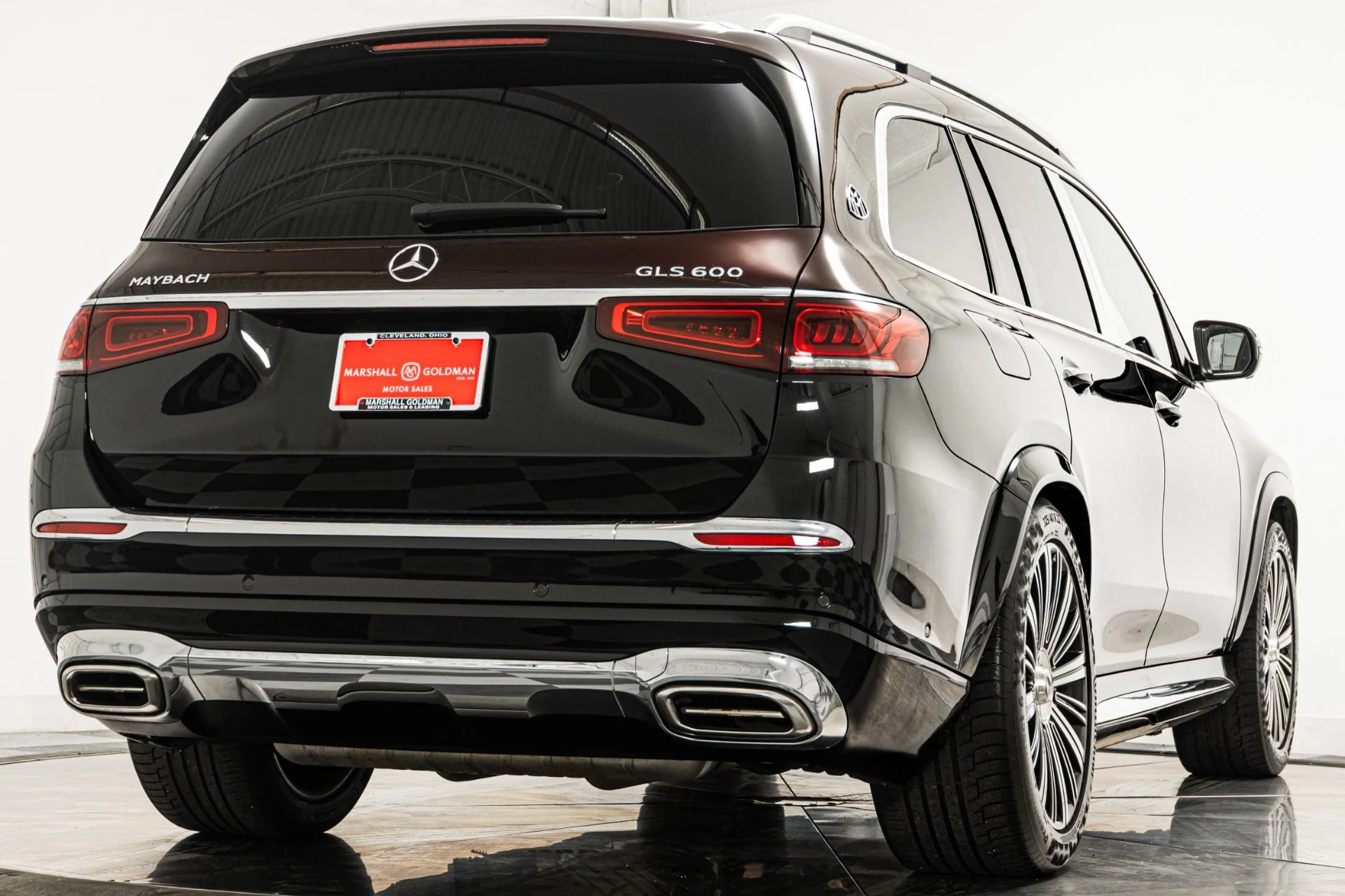 mph008_2426071391_Used_2023_Mercedes_Benz_Maybach_GLS_600_4_MATIC_Factory_Two_Tone_paint_Diamond_Turned_Wheels_Loaded_1757365574_f11ee2ea30