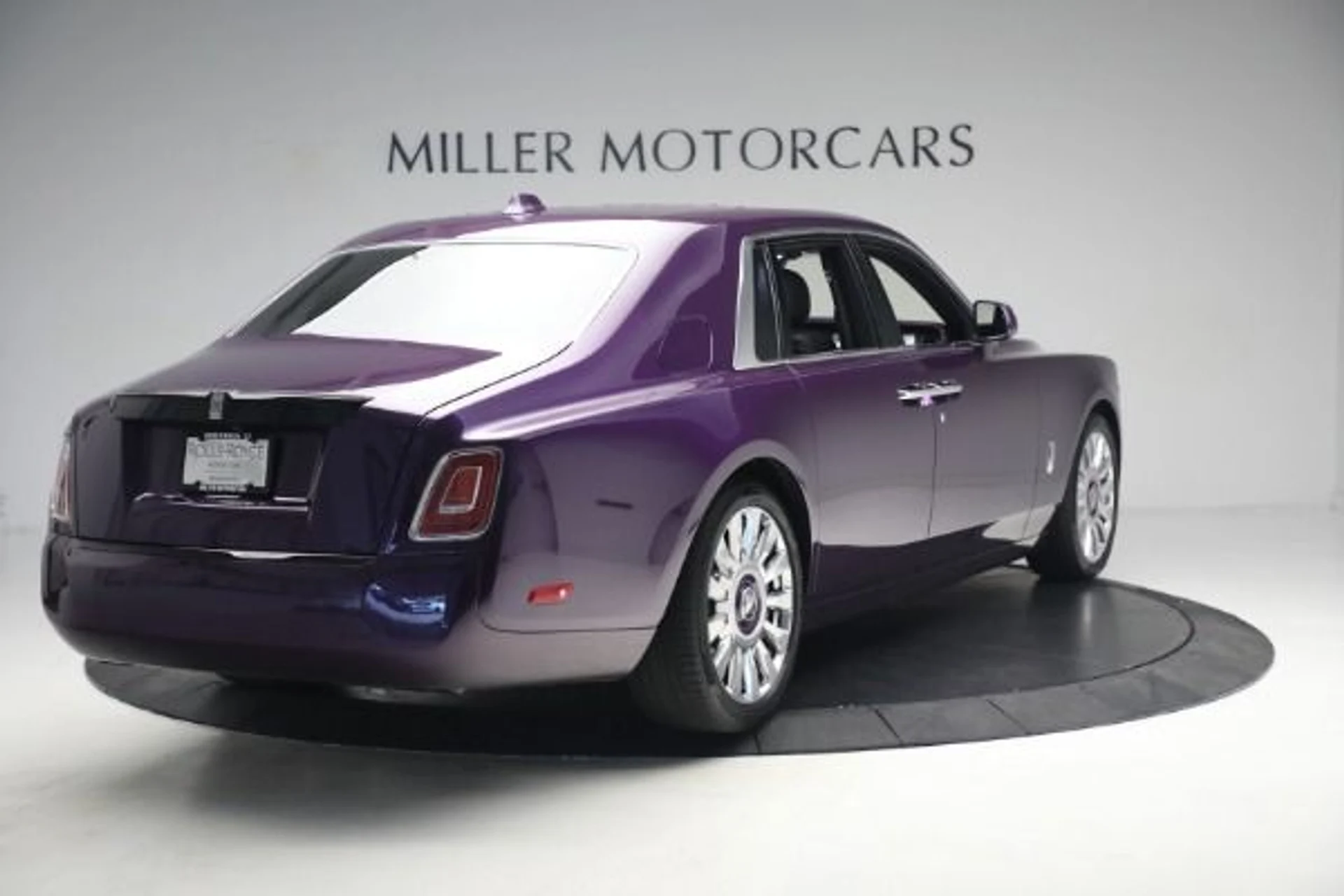 mph008_2430788942_Used_2020_Rolls_Royce_Phantom_203a9cbb3f