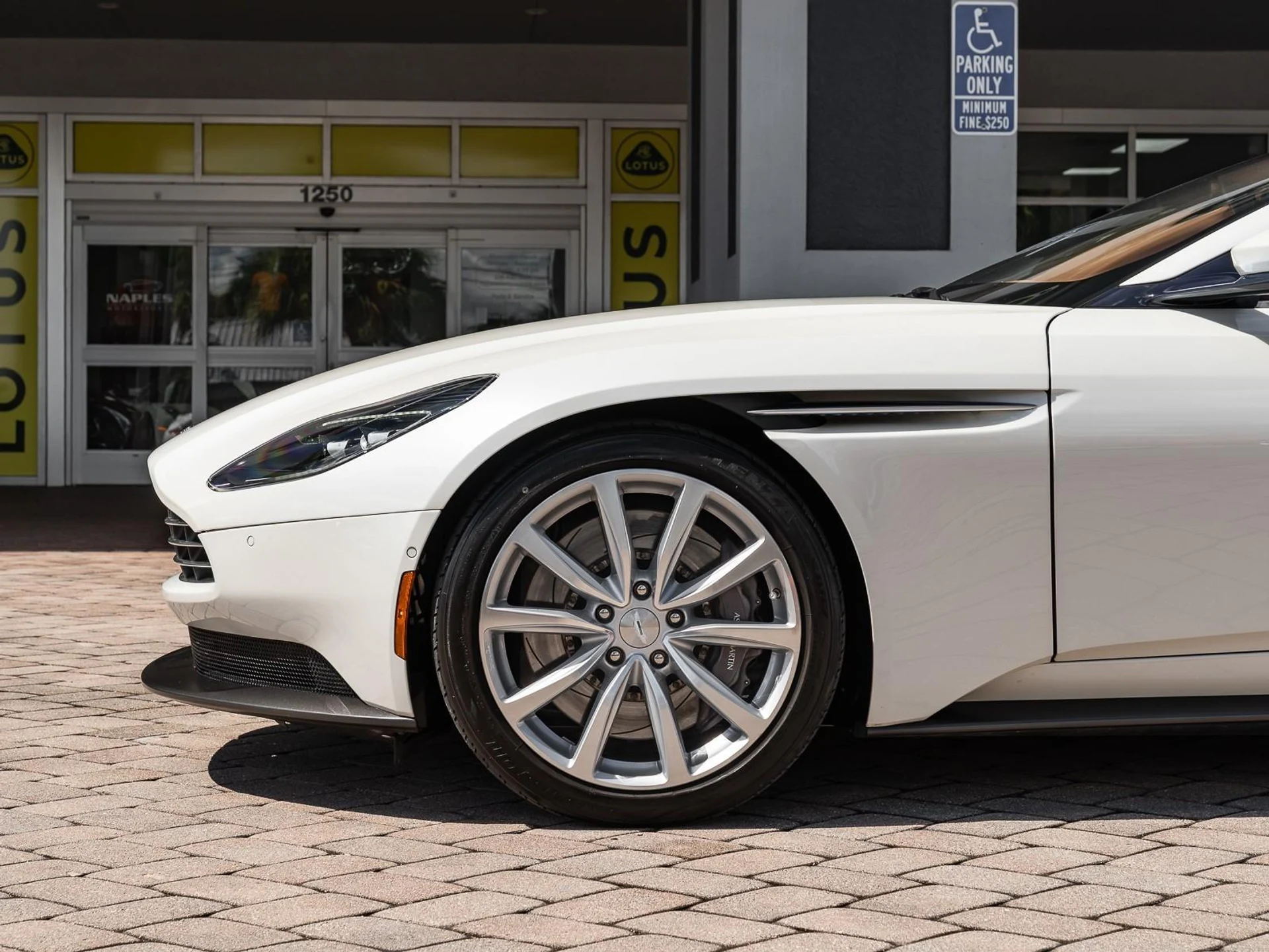 mph008_2441606055_Used_2019_Aston_Martin_DB_11_1760731518_1c0b3b9875