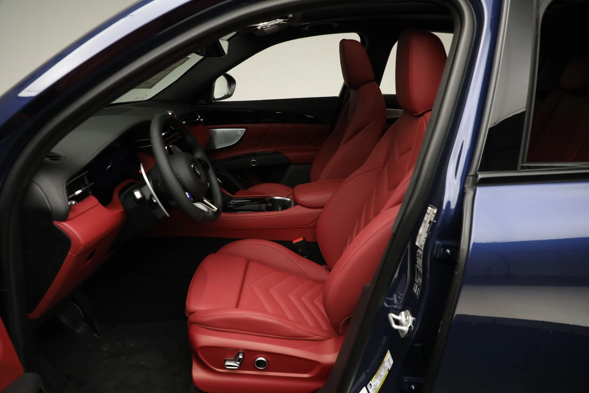 mph008_2447245532_New_2025_Maserati_Grecale_Modena_055bbdd071