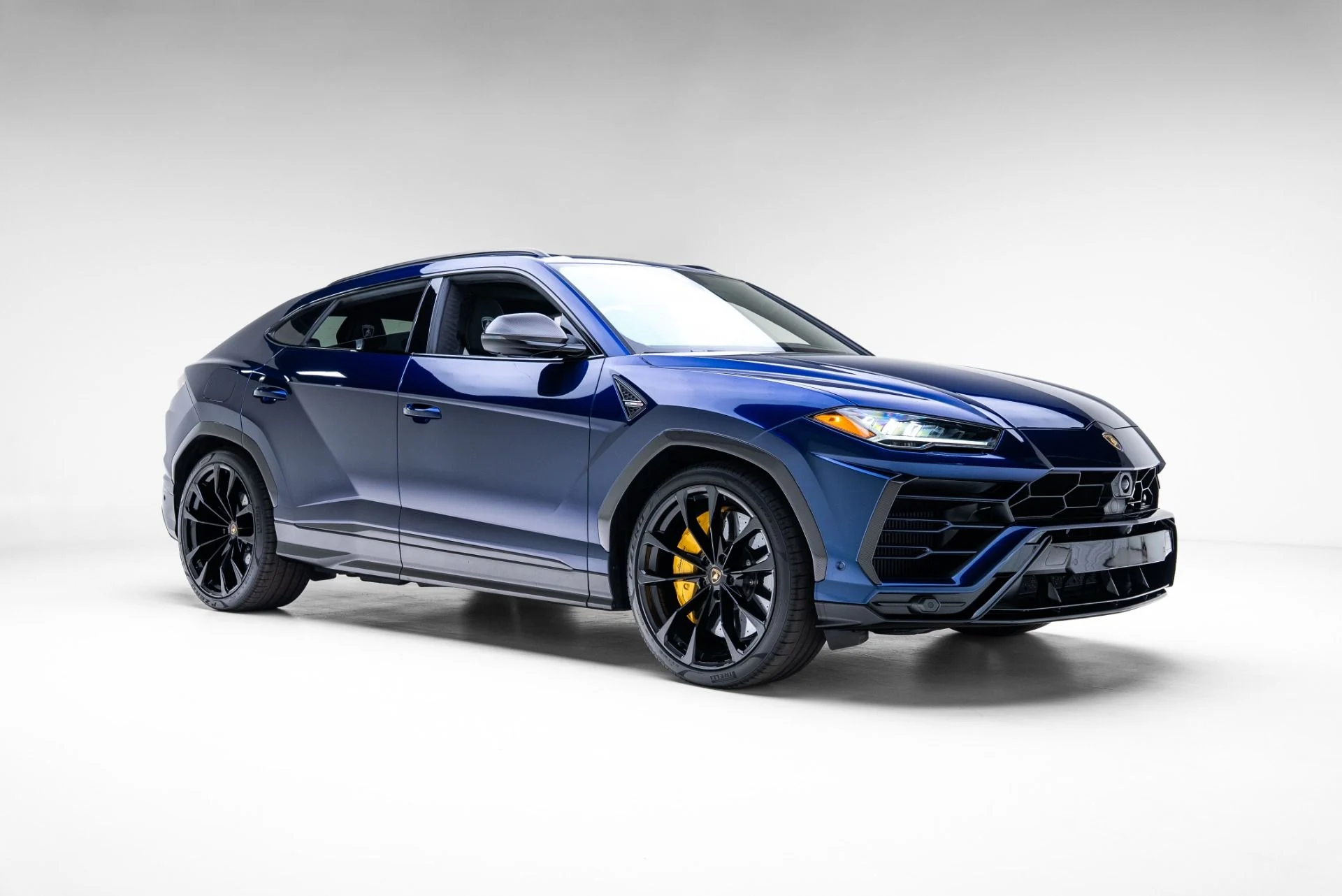 mph008_2449039755_Used_2022_Lamborghini_Urus_1775598124_e4b4b1e4b4