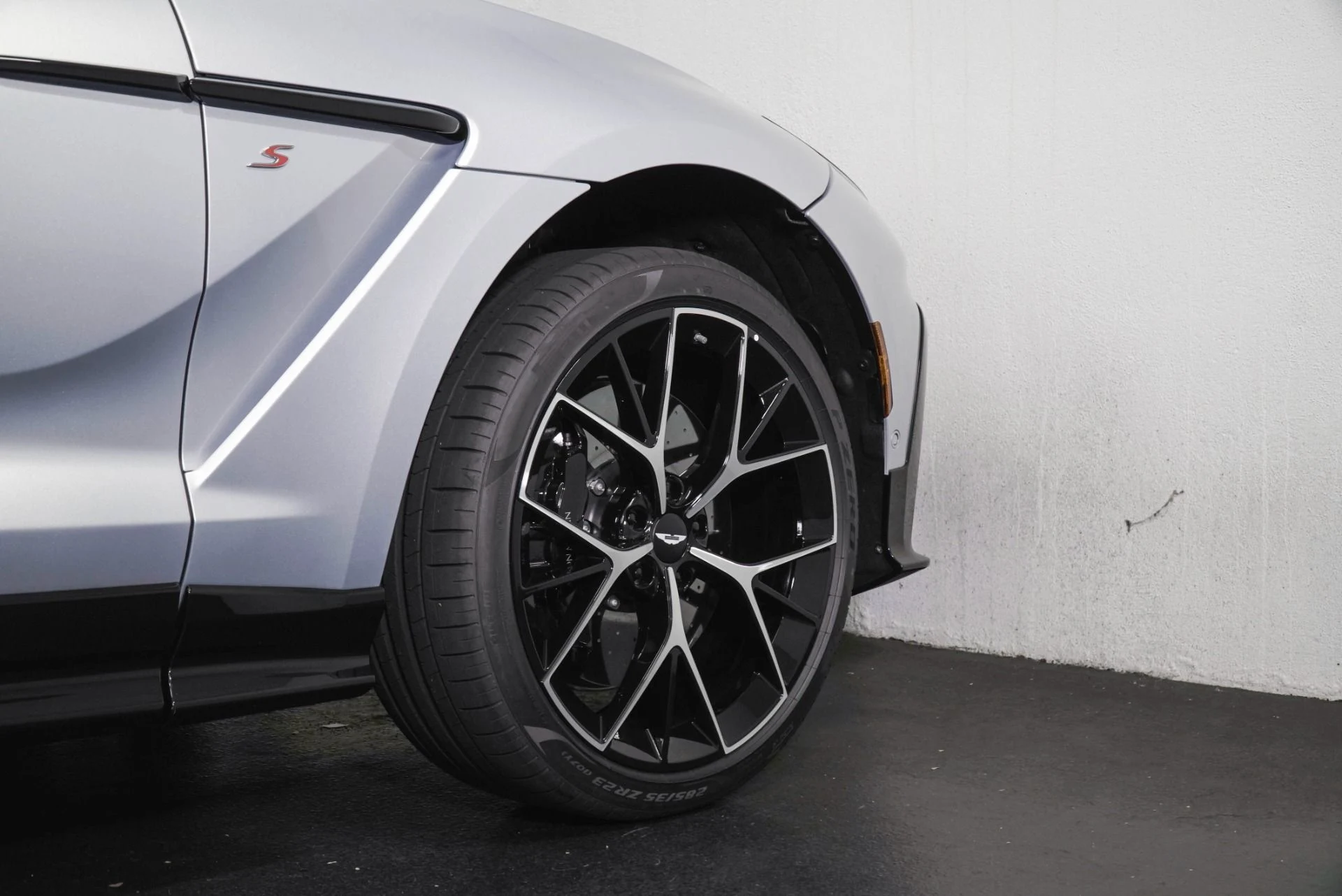 mph008_2454078882_New_2026_Aston_Martin_DBX_S_1790626879_4aaa226e9f