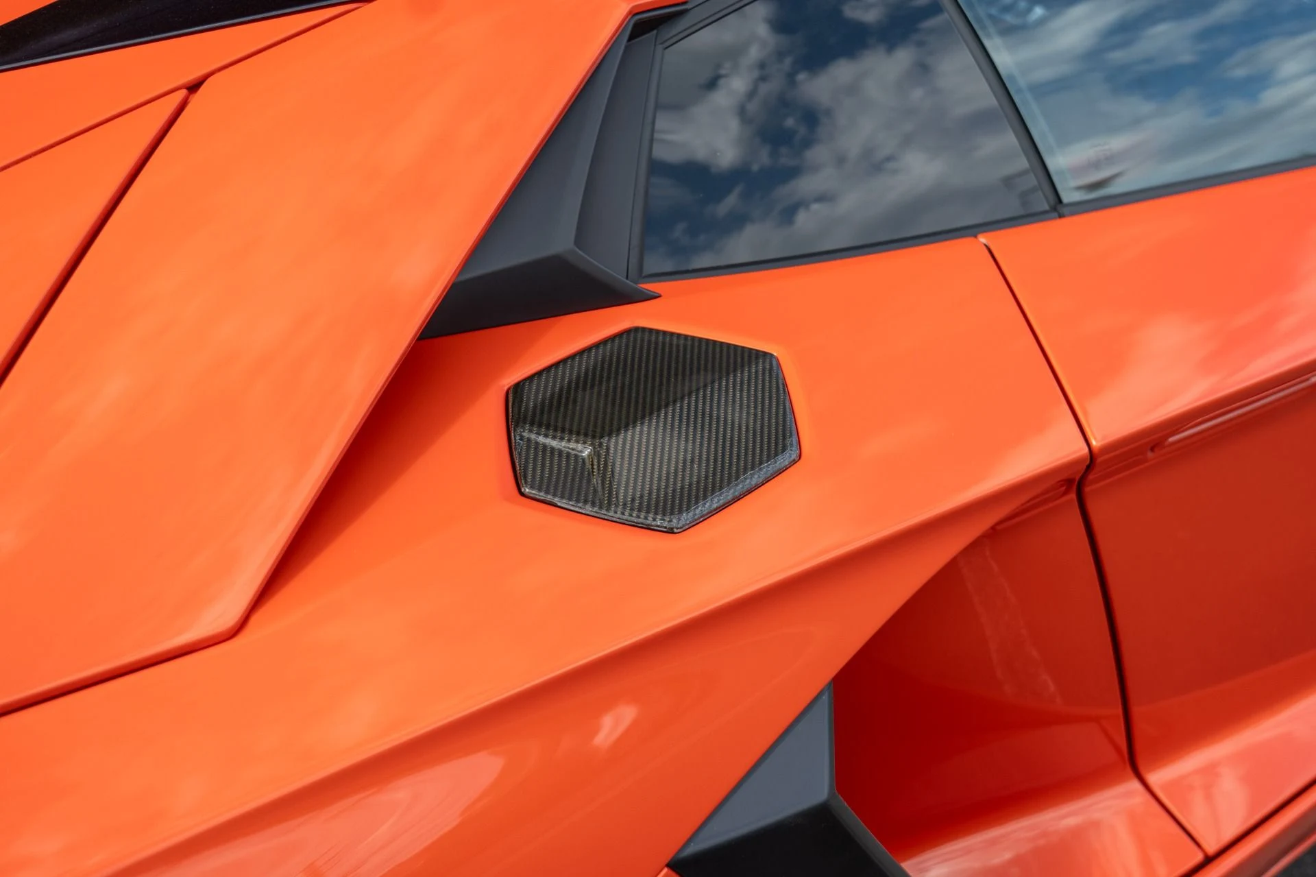 mph008_2457589451_Used_2014_Lamborghini_Aventador_LP_700_4_1760049910_c8c889b887