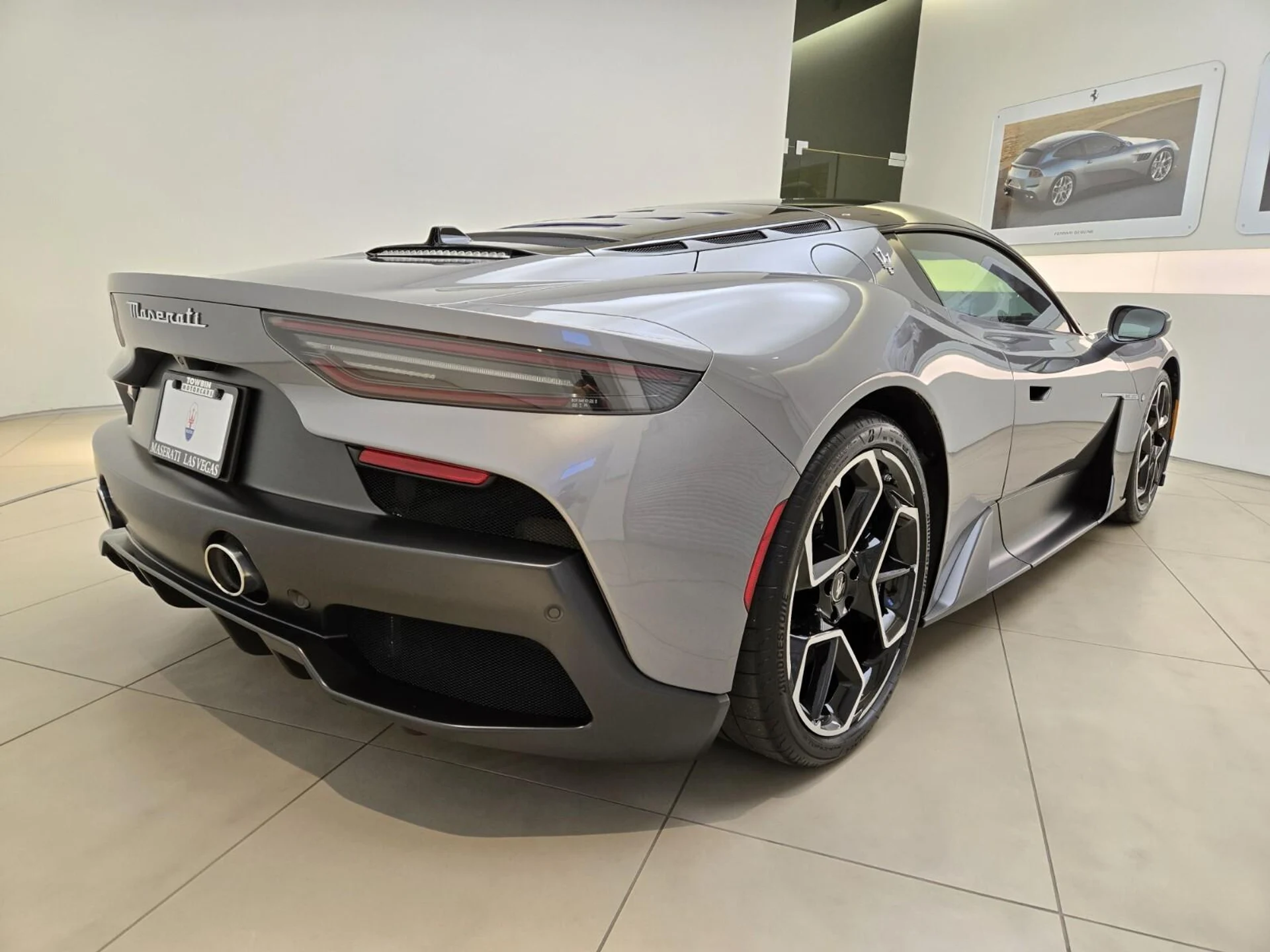 mph008_2462824319_Used_2022_Maserati_MC_20_1767077617_fedd5576f3