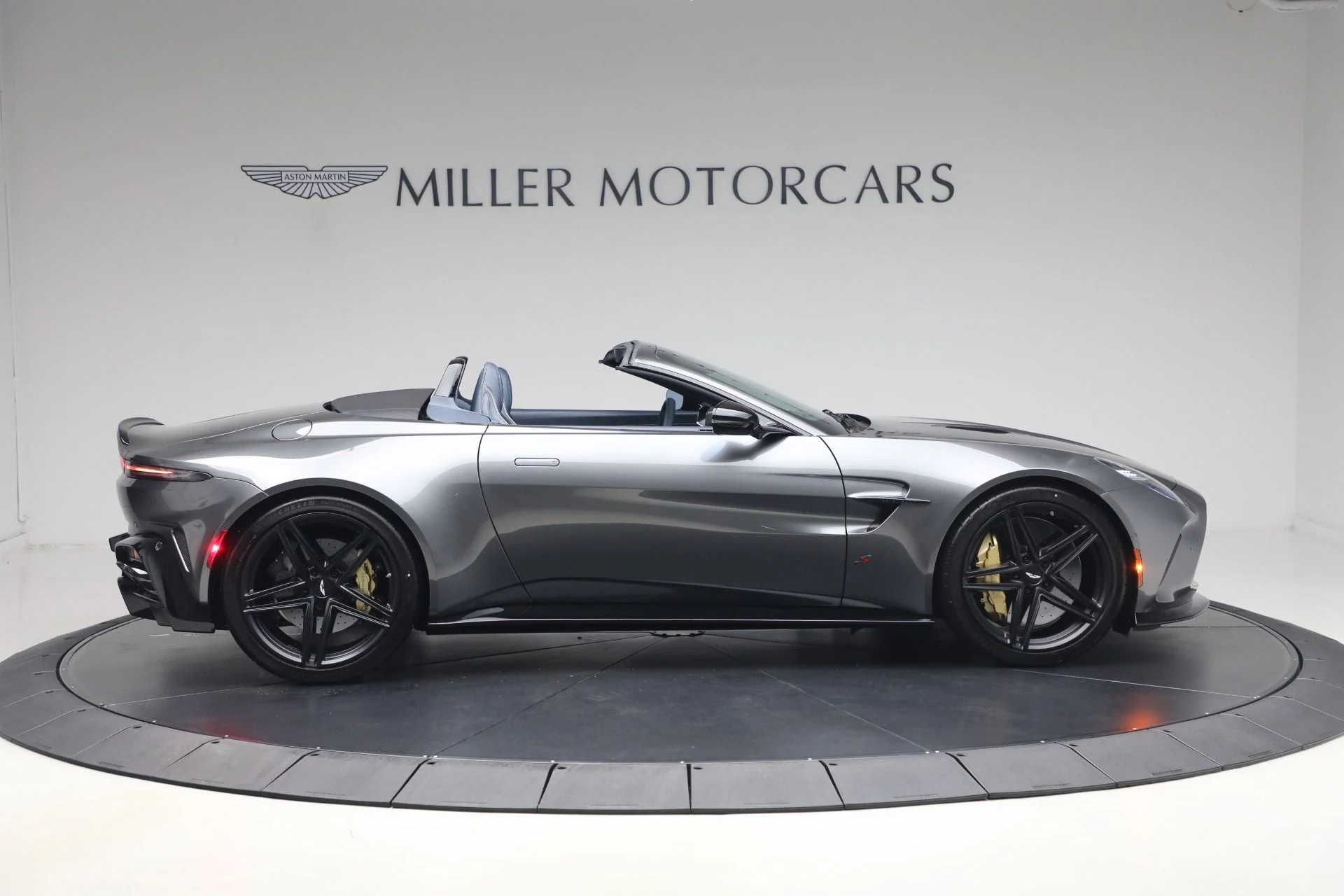 mph008_2468106235_New_2026_Aston_Martin_Vantage_S_Roadster_1787407546_ac9860d6ea