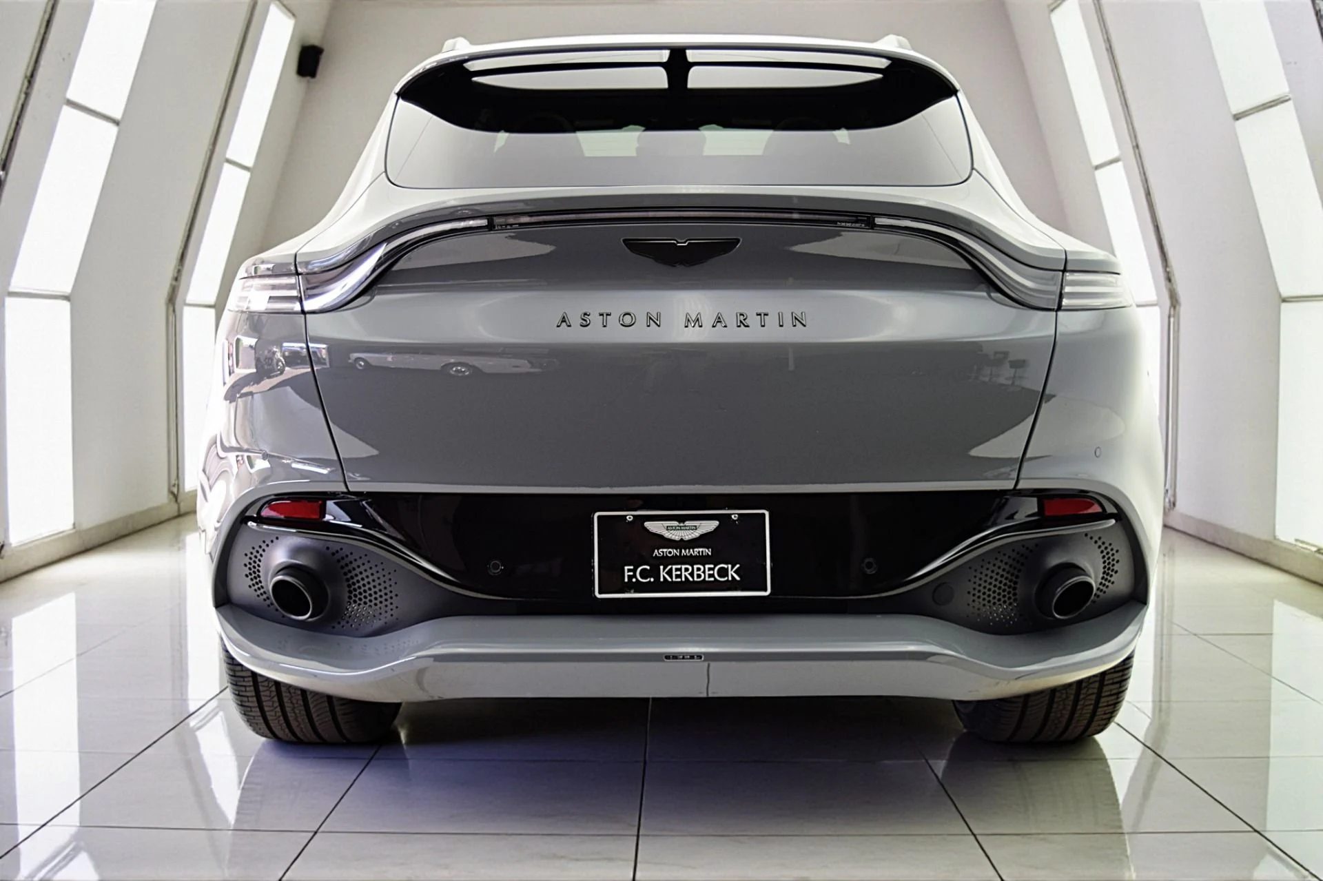 mph008_2470957126_Used_2022_Aston_Martin_DBX_a455da4109