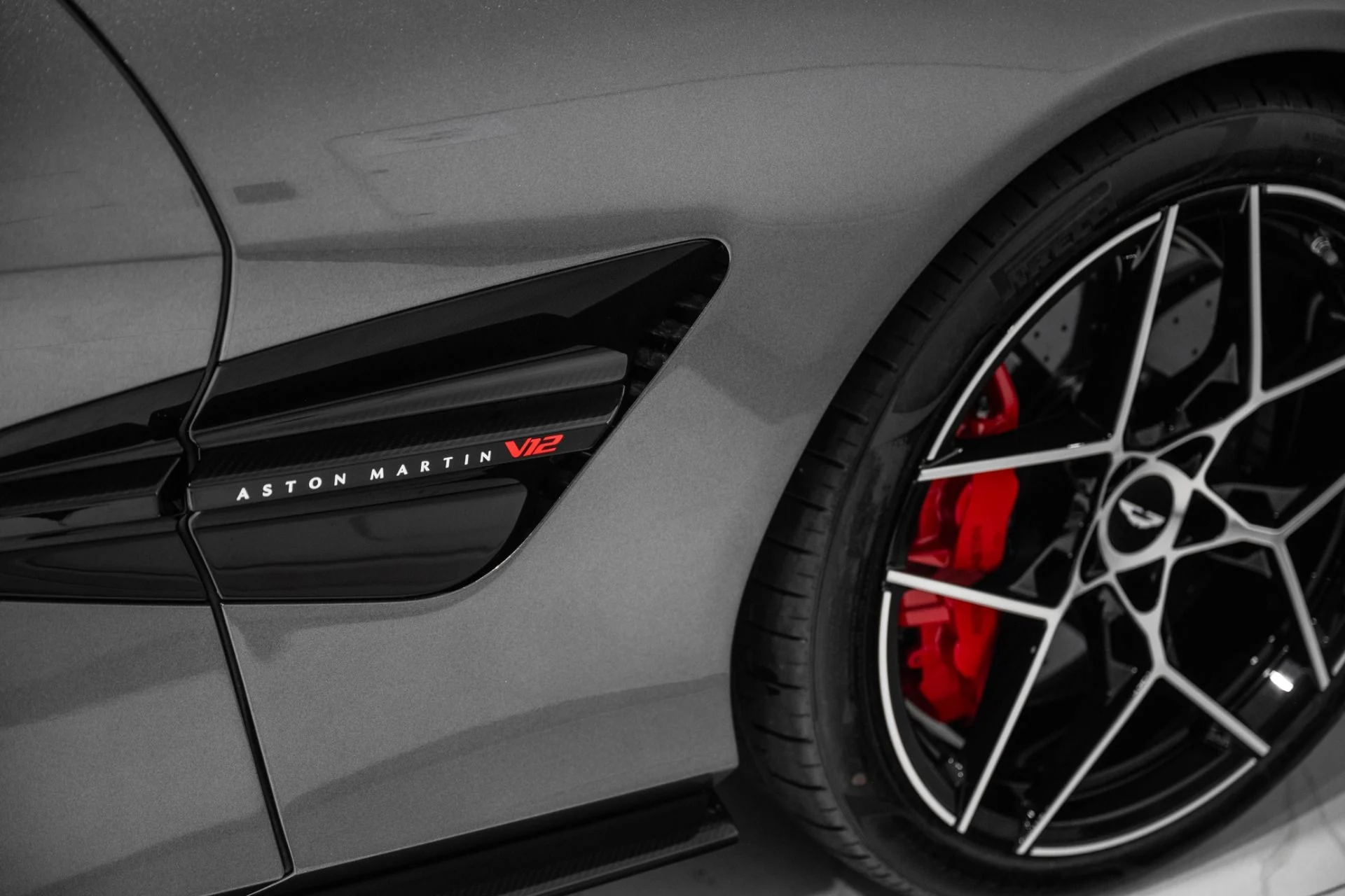 mph008_2471979780_New_2027_ASTON_MARTIN_VANQUISH_1787330062_1a184d151c