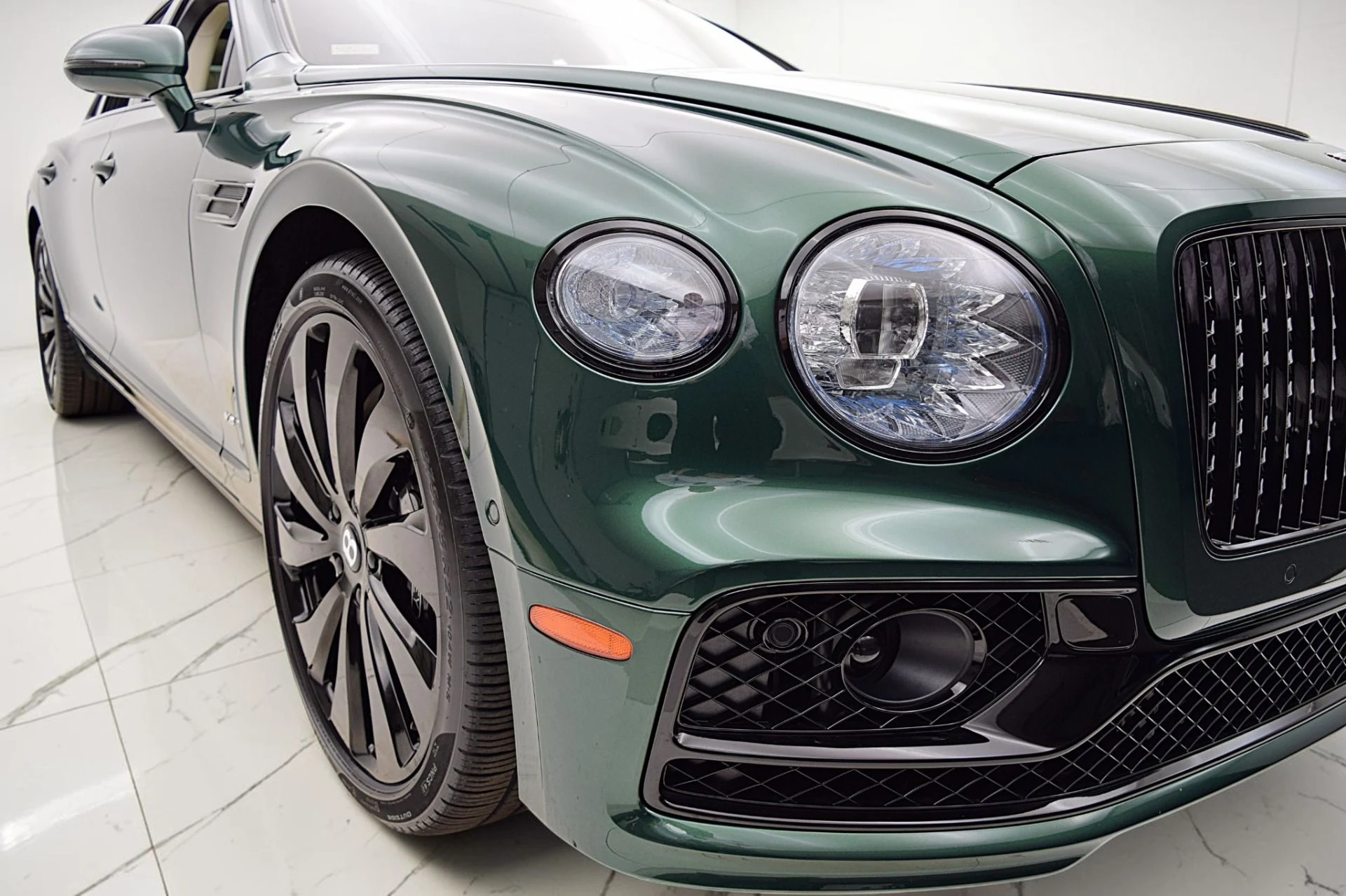 mph008_2477621005_Used_2022_Bentley_Flying_Spur_V8_15f6391f28