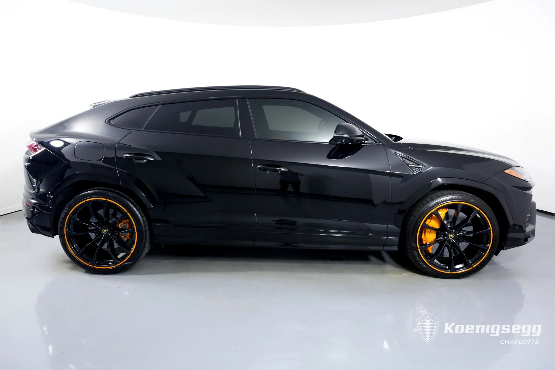 mph008_2481920705_Used_2021_Lamborghini_Urus_1675553145_12bd64a598