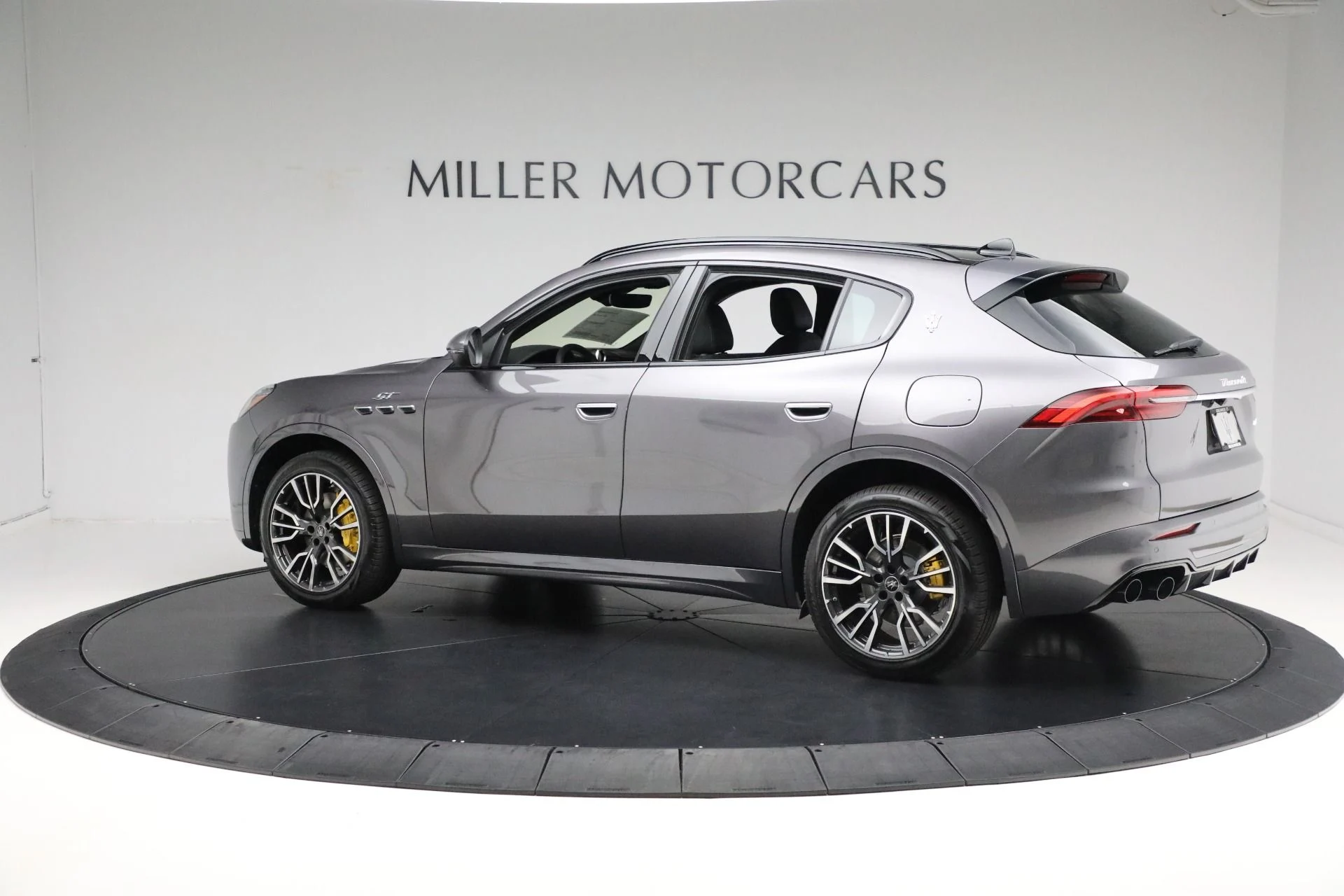mph008_2482497353_New_2024_Maserati_Grecale_GT_2e564c16ee