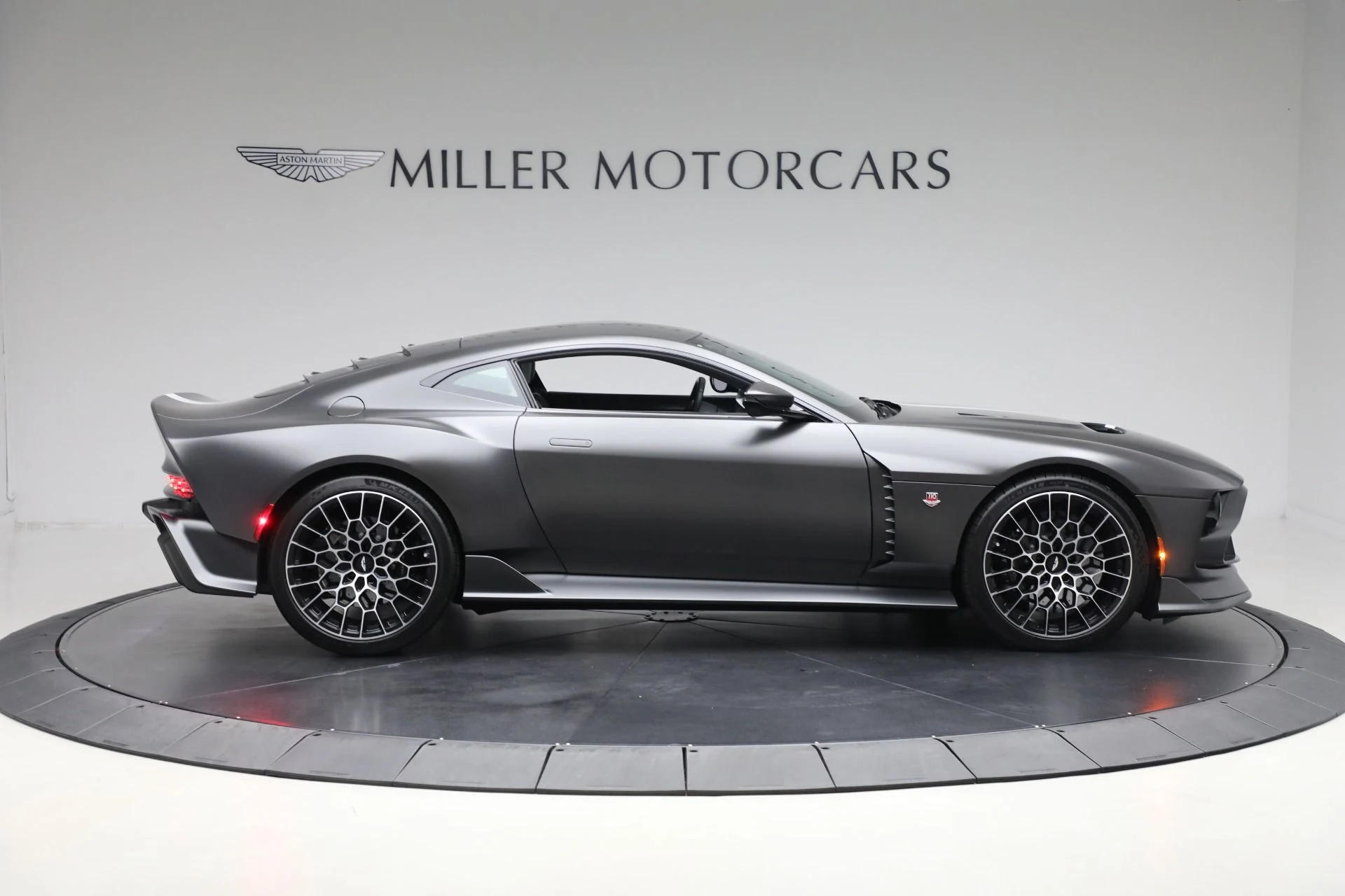 mph008_248269208_New_2024_Aston_Martin_Valour_2dde062971