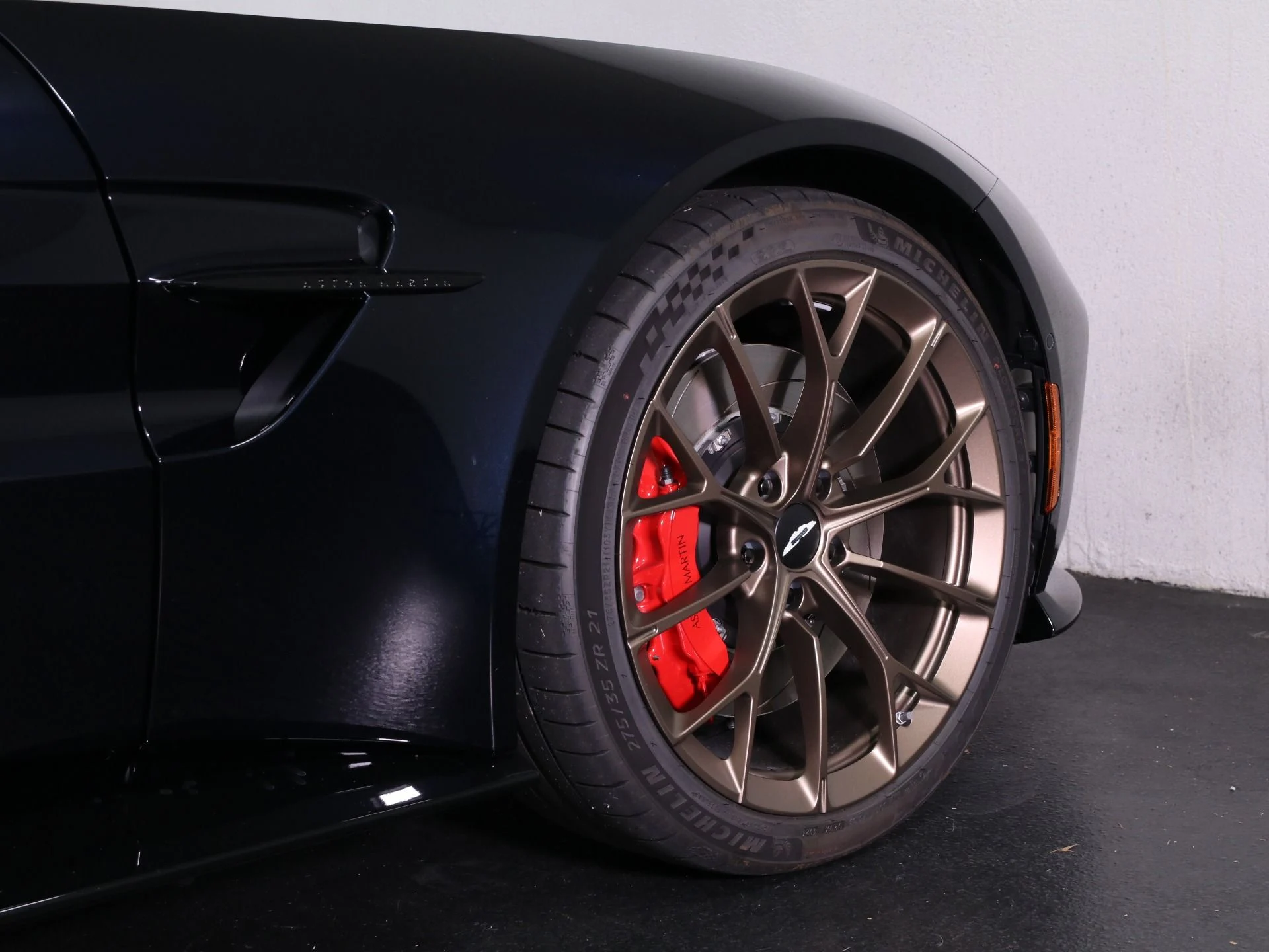 mph008_2483992668_New_2025_Aston_Martin_Vantage_1768457462_ac5ea8b789