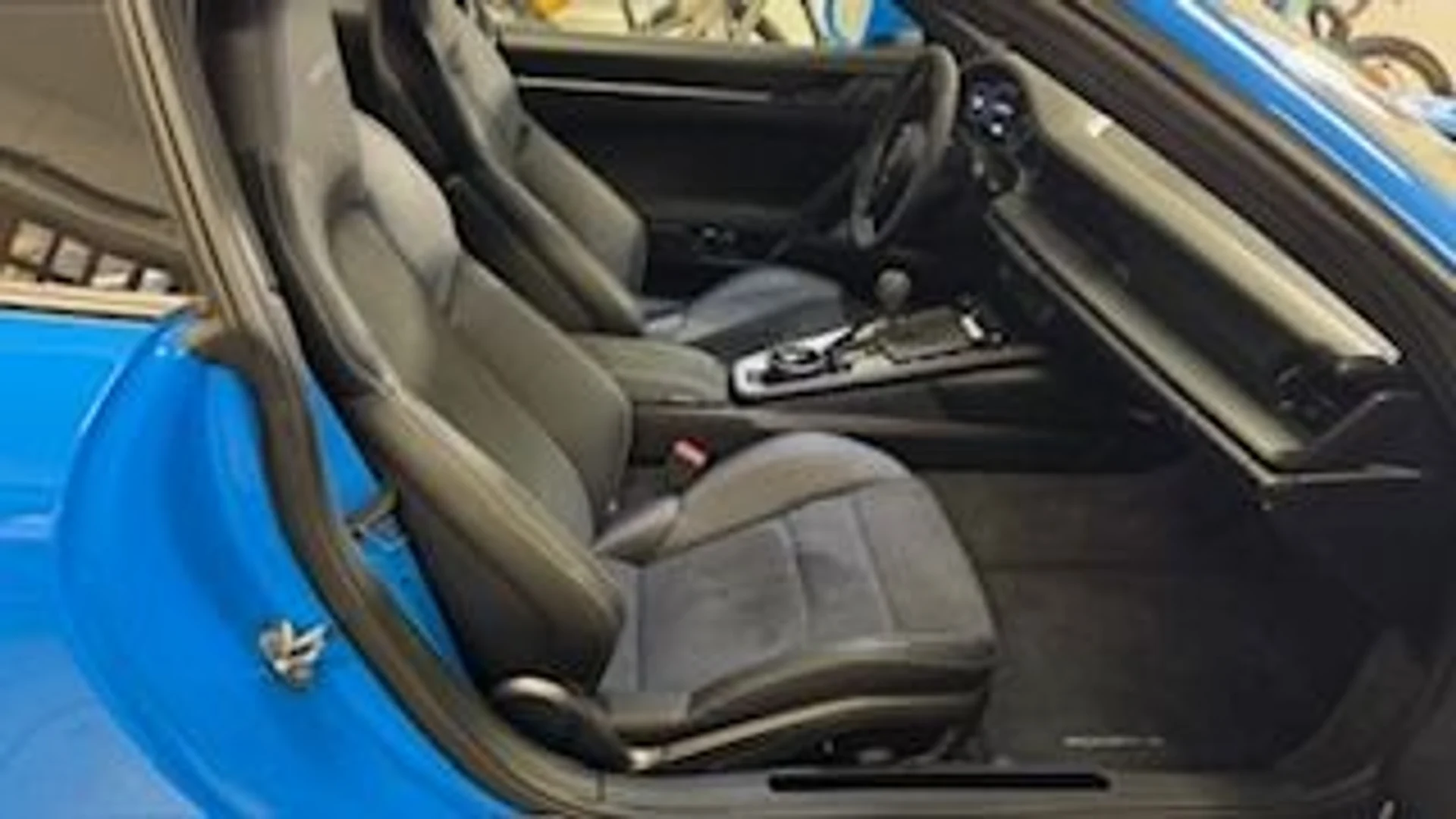 mph008_2487671787_Used_2022_Porsche_911_GT_3_1762816533_caa325eb0e