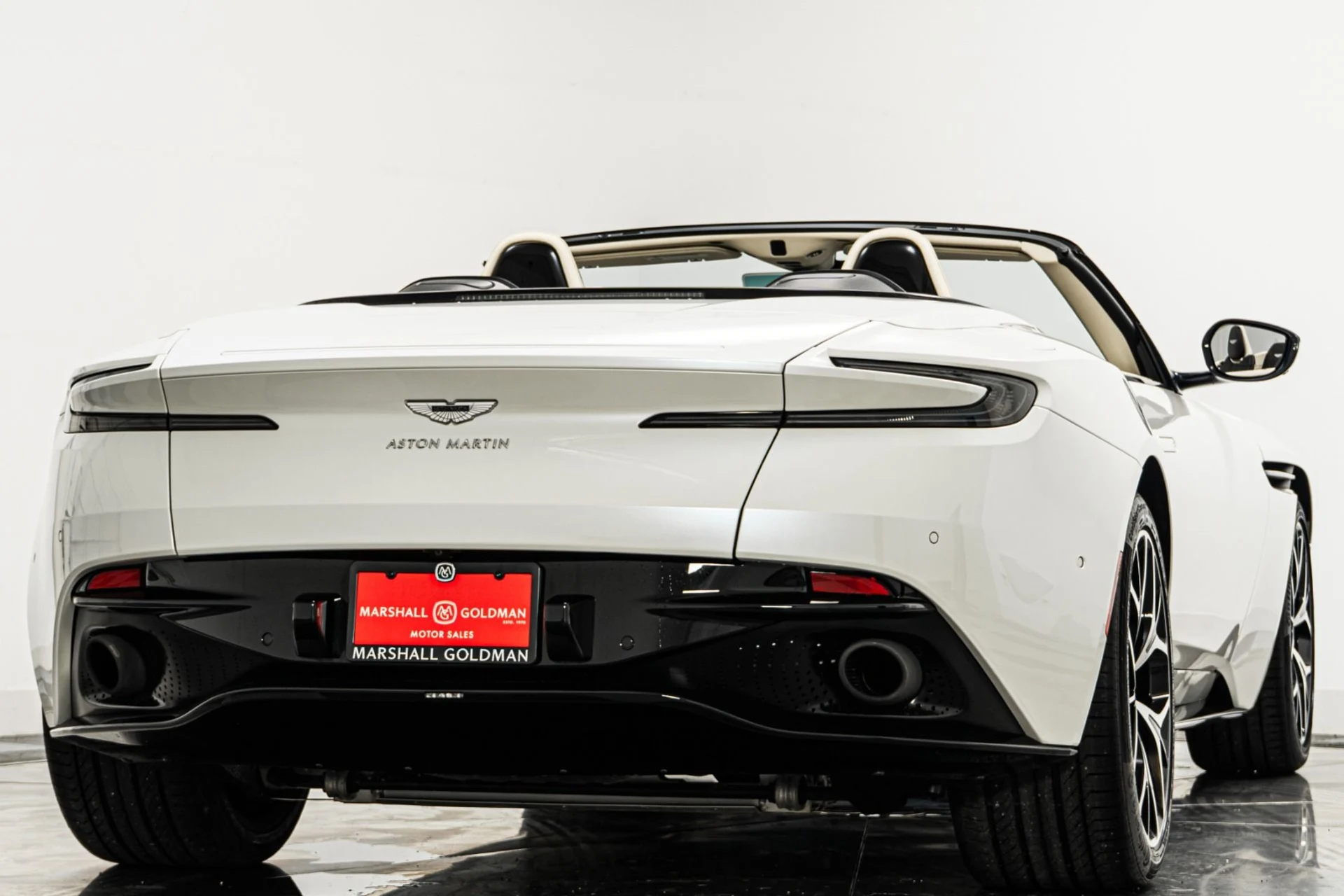 mph008_2498759570_Used_2019_Aston_Martin_DB_11_Volante_1760477407_e1eafce6f2