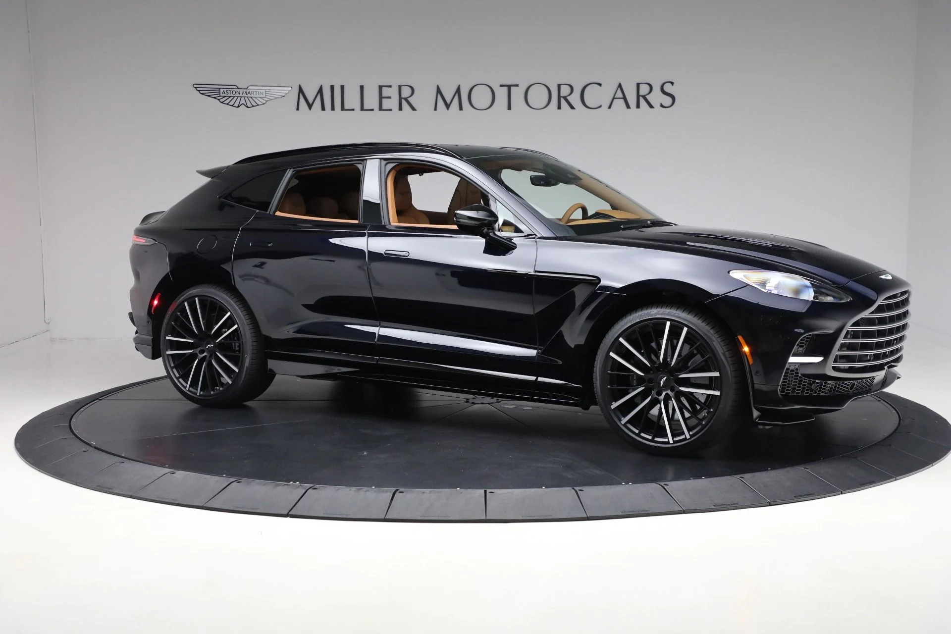 mph008_2503497739_New_2025_Aston_Martin_DBX_707_3bf2937875