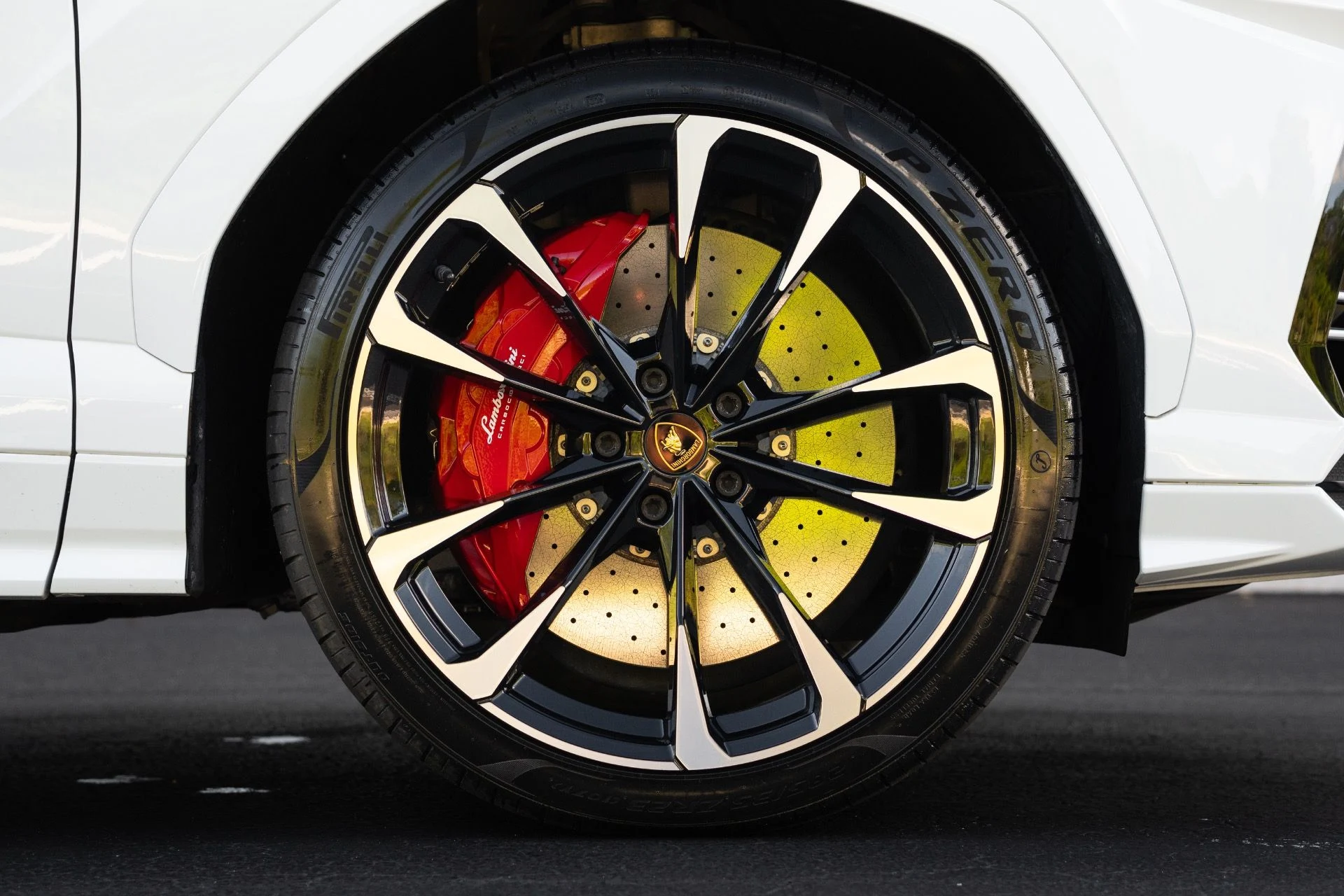 mph008_2506102540_Used_2022_Lamborghini_Urus_1778780511_955c666f39