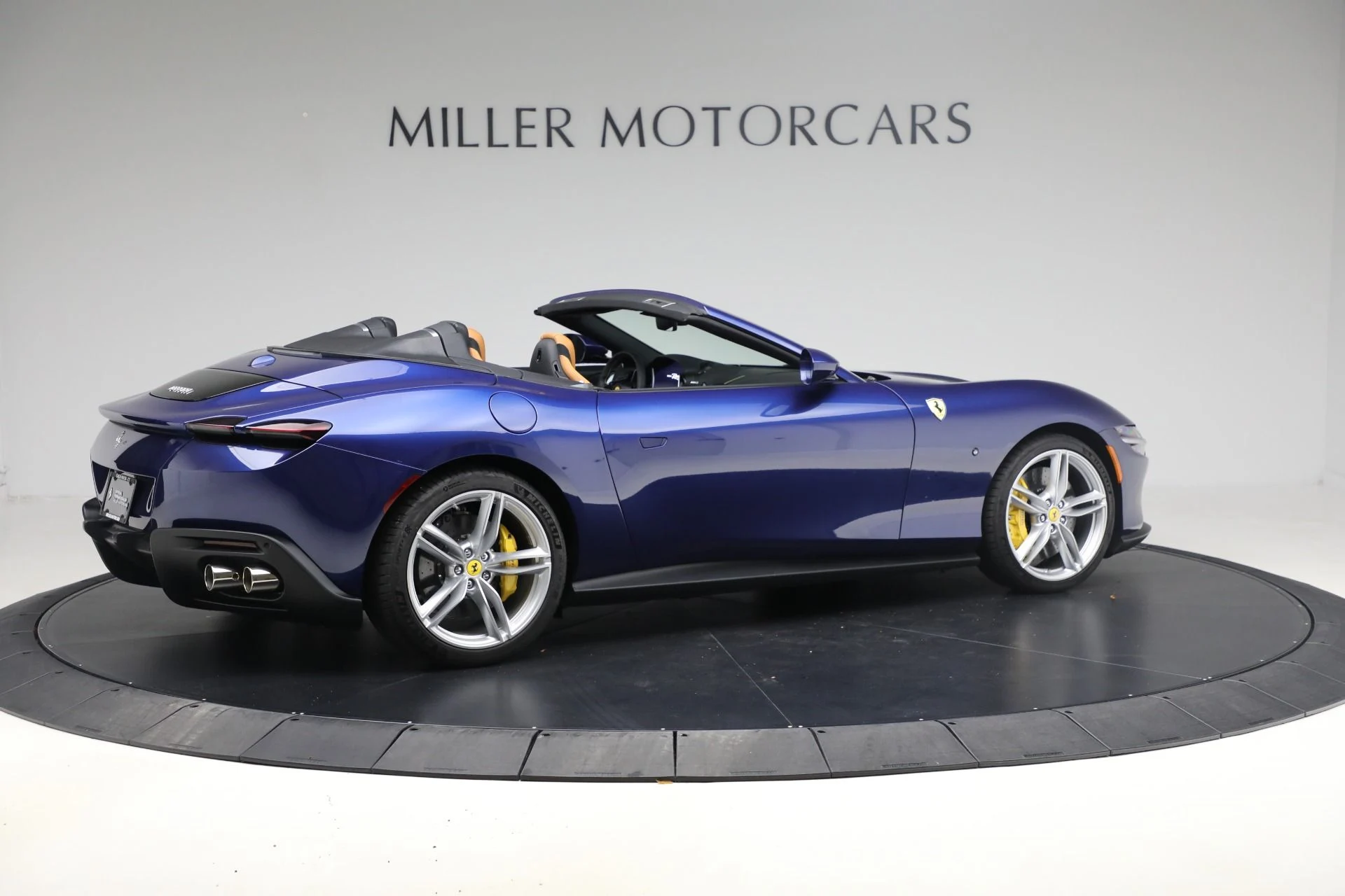 mph008_2515522848_Used_2025_Ferrari_Roma_Spider_1761945061_ff576ddf25