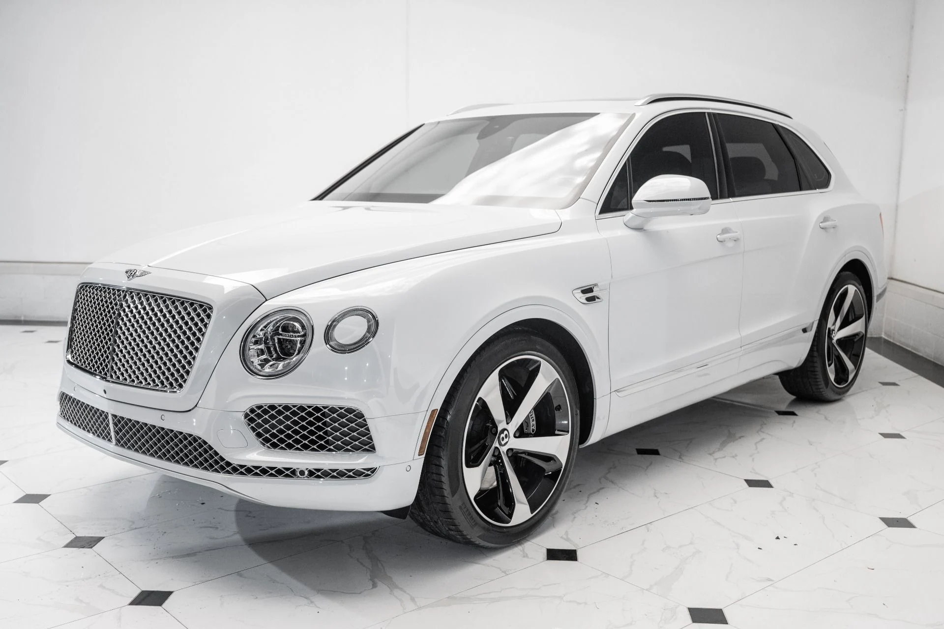 mph008_251611301_Used_2019_Bentley_Bentayga_V8_1759420865_e8d48d4538
