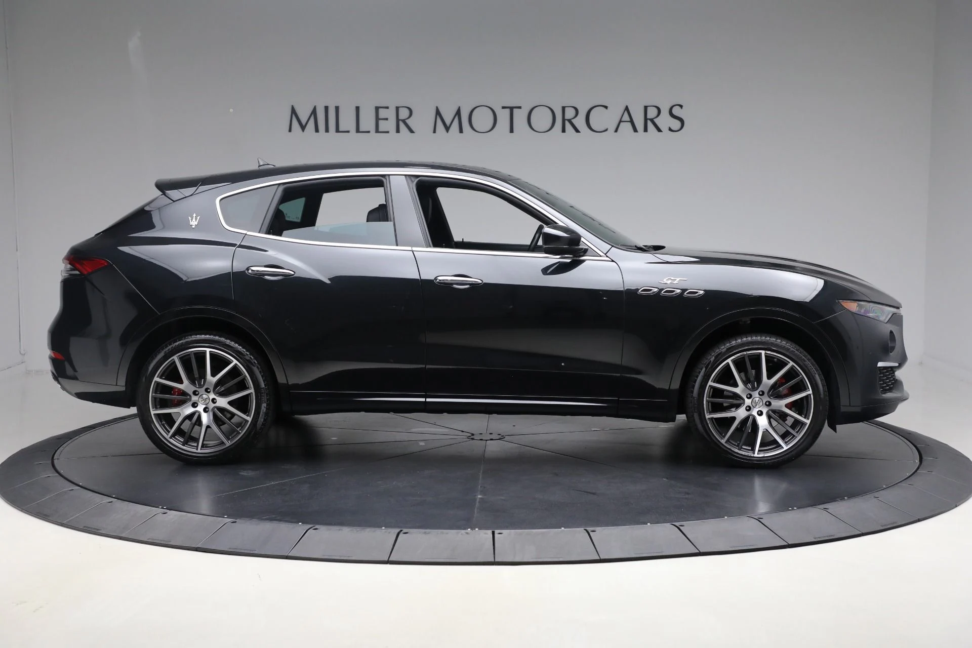 mph008_2517057899_Used_2022_Maserati_Levante_GT_1762792988_32ab777e6b