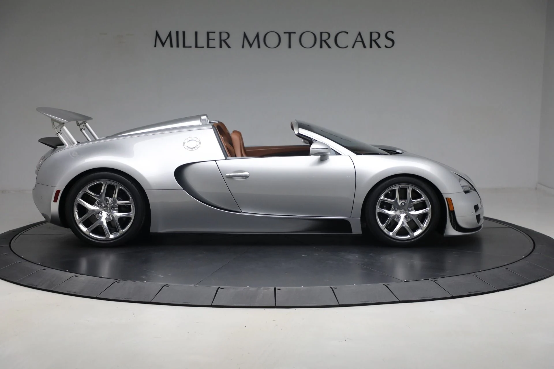 mph008_2522831201_Used_2015_Bugatti_Veyron_164_Grand_Sport_Vitesse_aec278d7bf