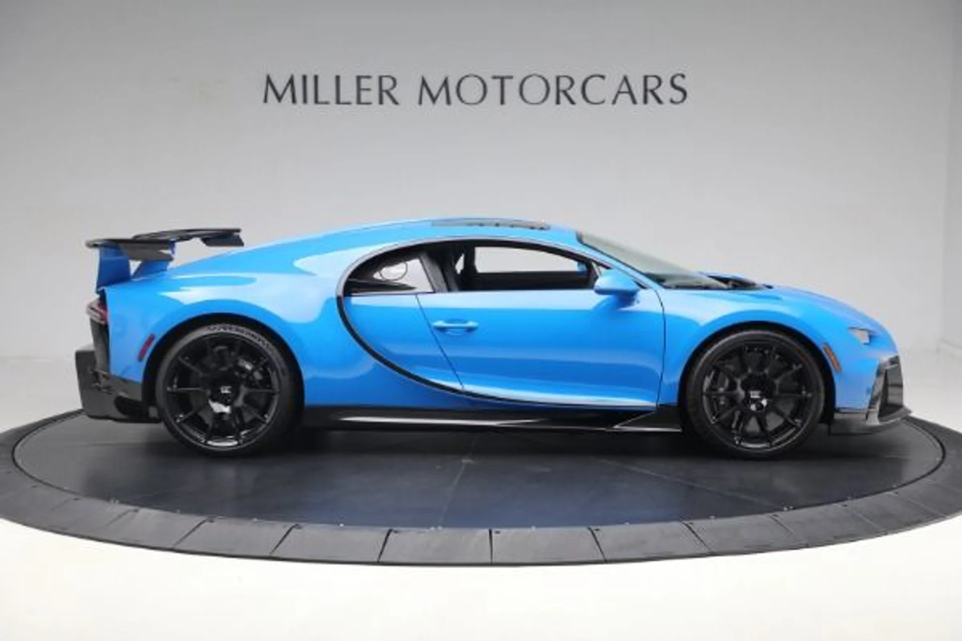 mph008_2528379661_Used_2021_Bugatti_Chiron_Pur_Sport_ddea3fc4f2