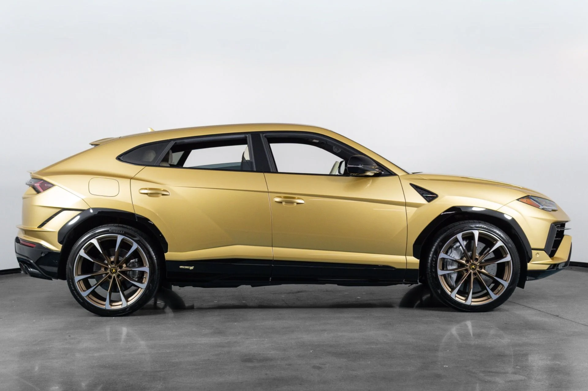mph008_2562446694_Used_2023_Lamborghini_Urus_S_1781741186_6b02e2c833