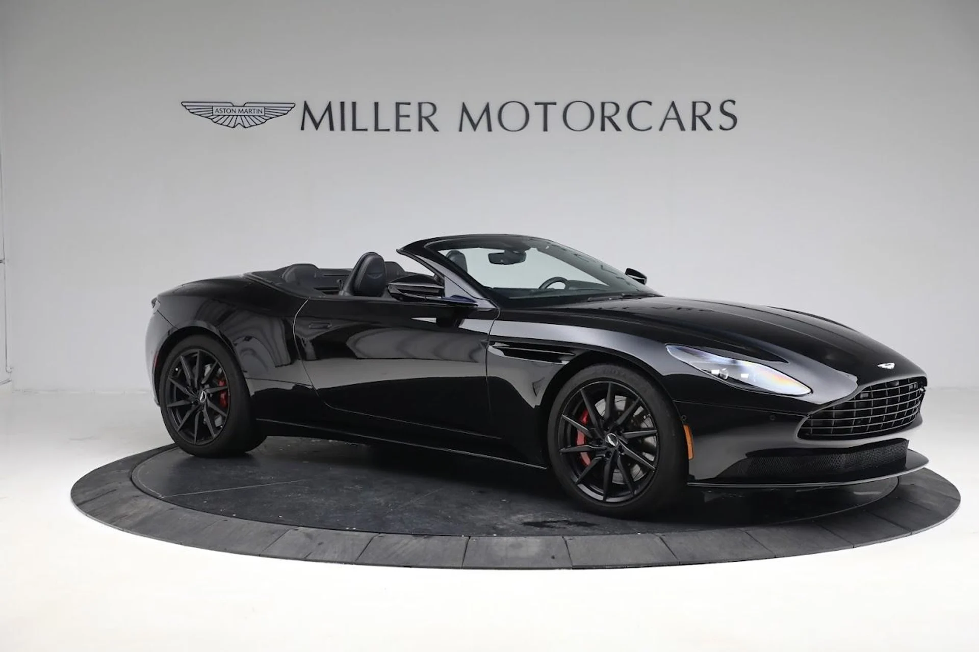 mph008_2564723287_Used_2019_Aston_Martin_DB_11_Volante_34e141a187