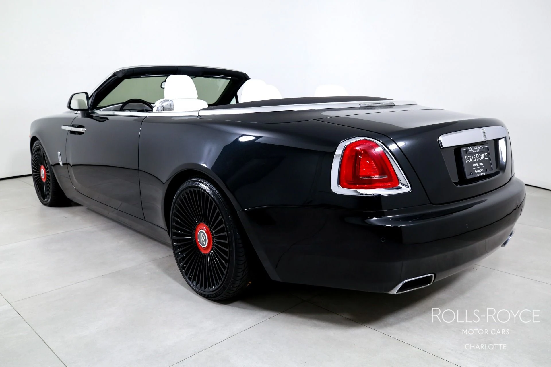 mph008_2569938440_Used_2017_Rolls_Royce_Dawn_1781216555_821e11916e