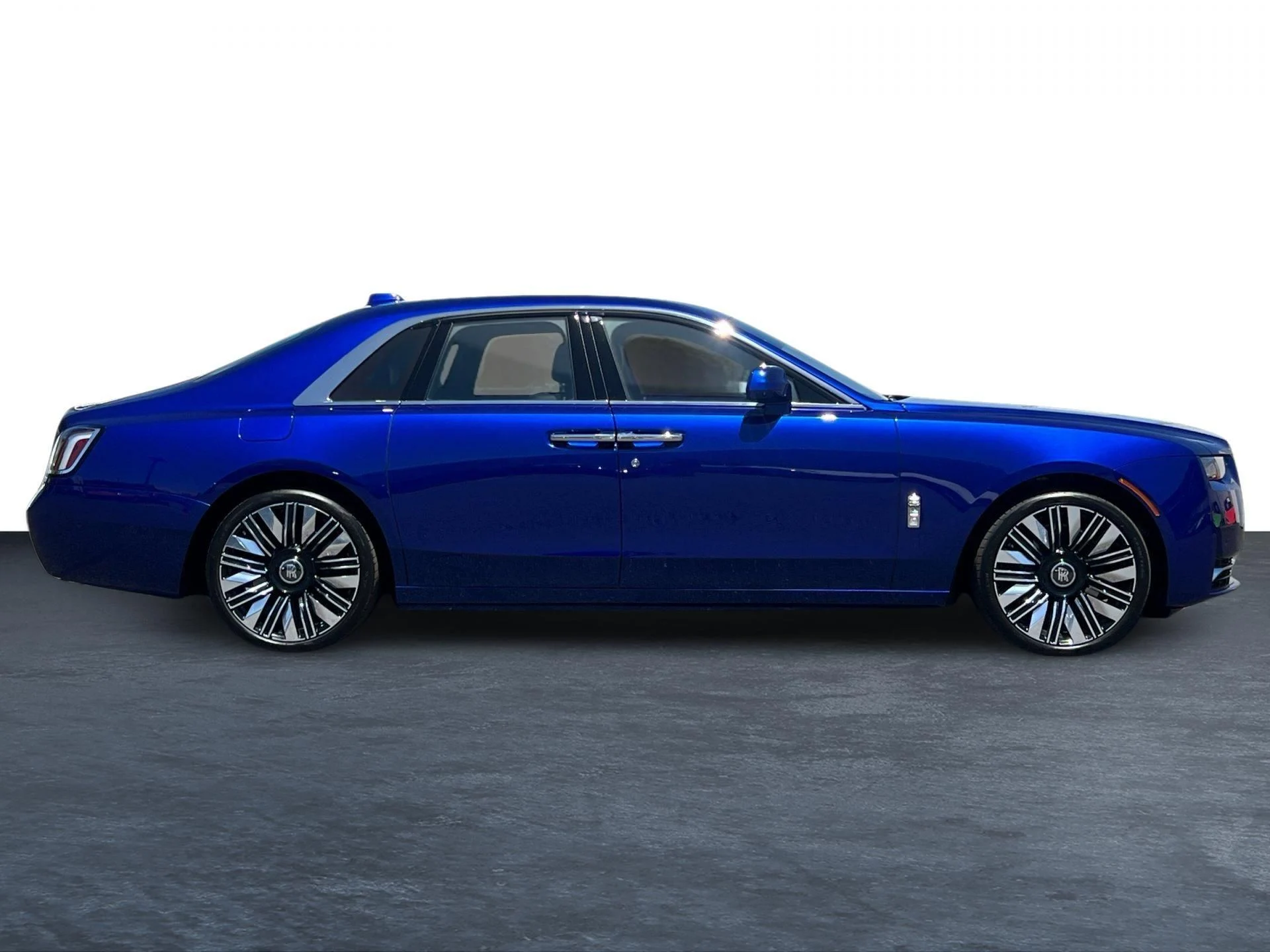 mph008_2571624445_Used_2026_Rolls_Royce_Ghost_1780994435_2ce8616538