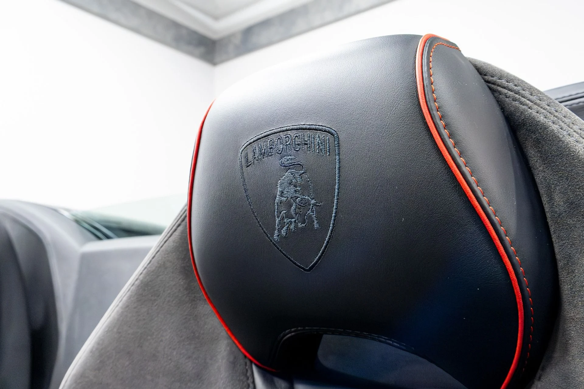 mph008_2578578437_Used_2020_Lamborghini_Huracan_EVO_1774302334_1ca54dc05a