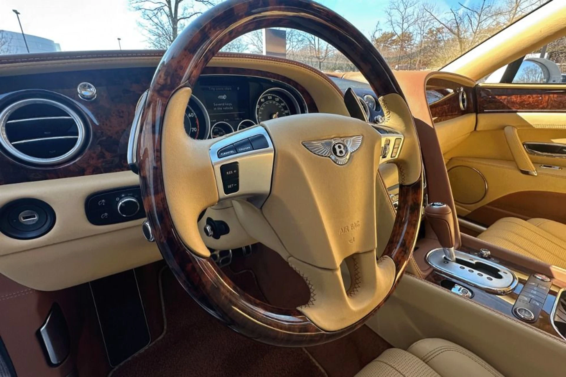 mph008_2588240816_Used_2014_Bentley_Flying_Spur_1773932092_df6a5f8e3e