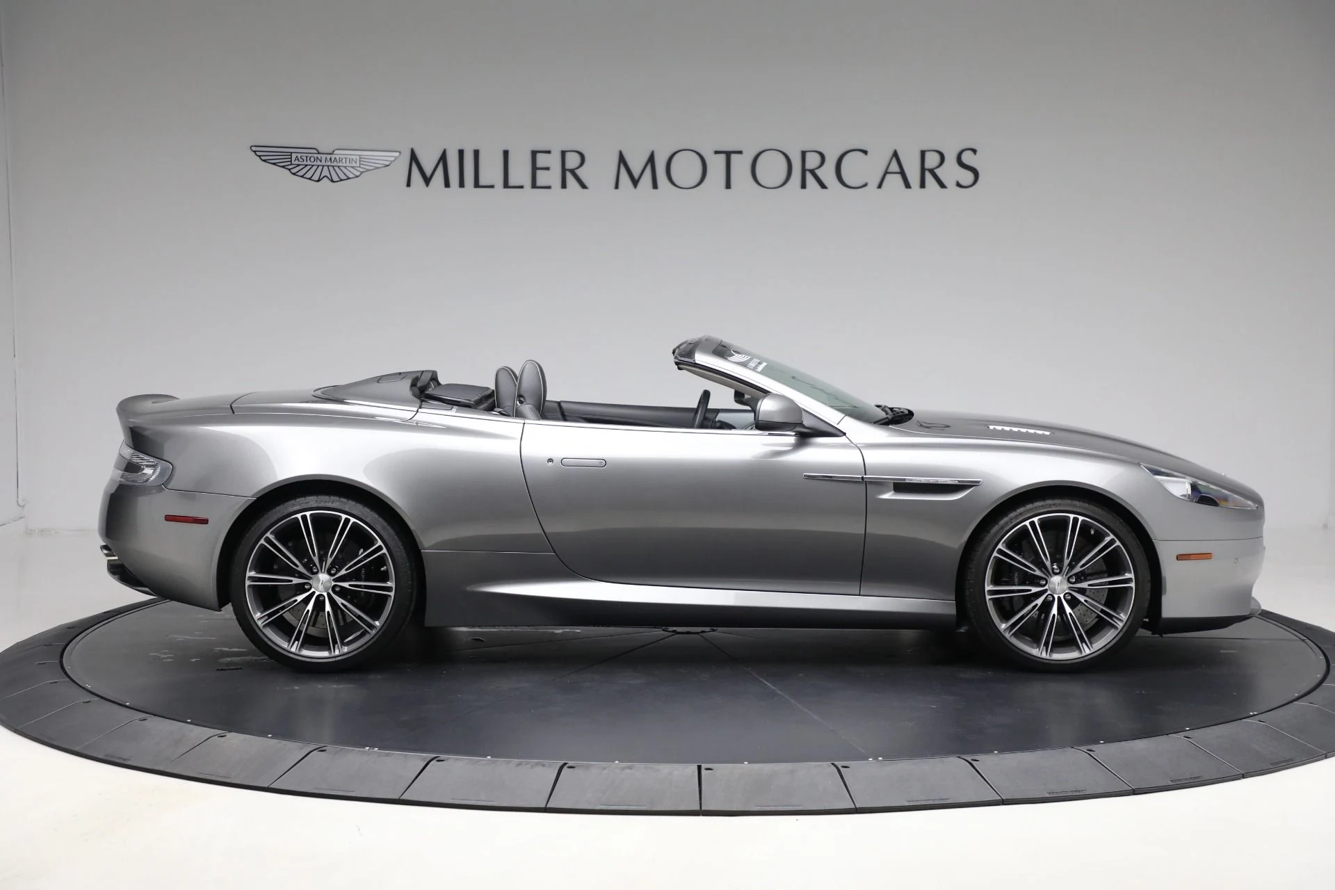 mph008_2589070422_Used_2015_Aston_Martin_DB_9_Volante_45532b2d51