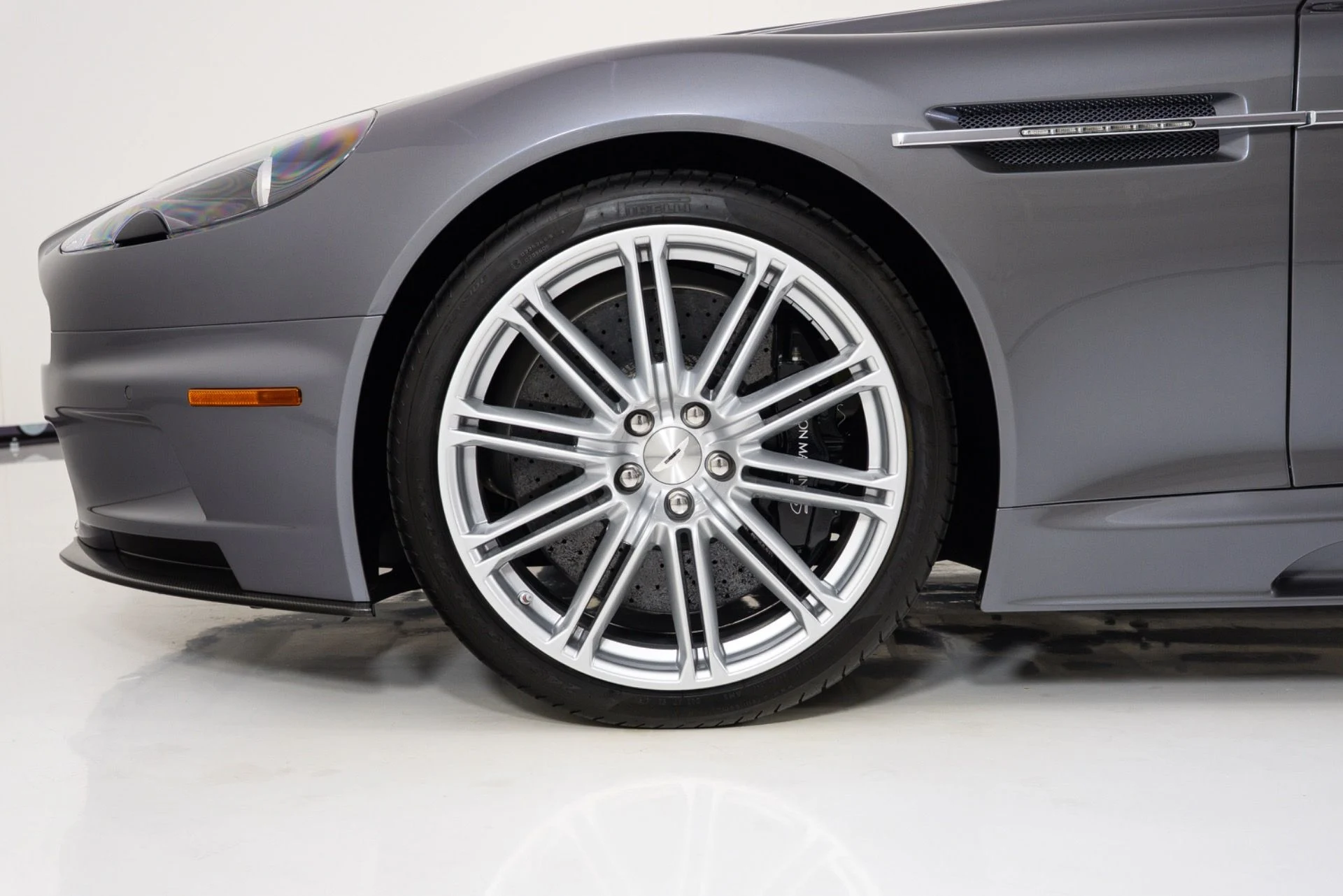 mph008_2591353095_Used_2009_Aston_Martin_DBS_V12_Manual_1782515507_ed7634d939