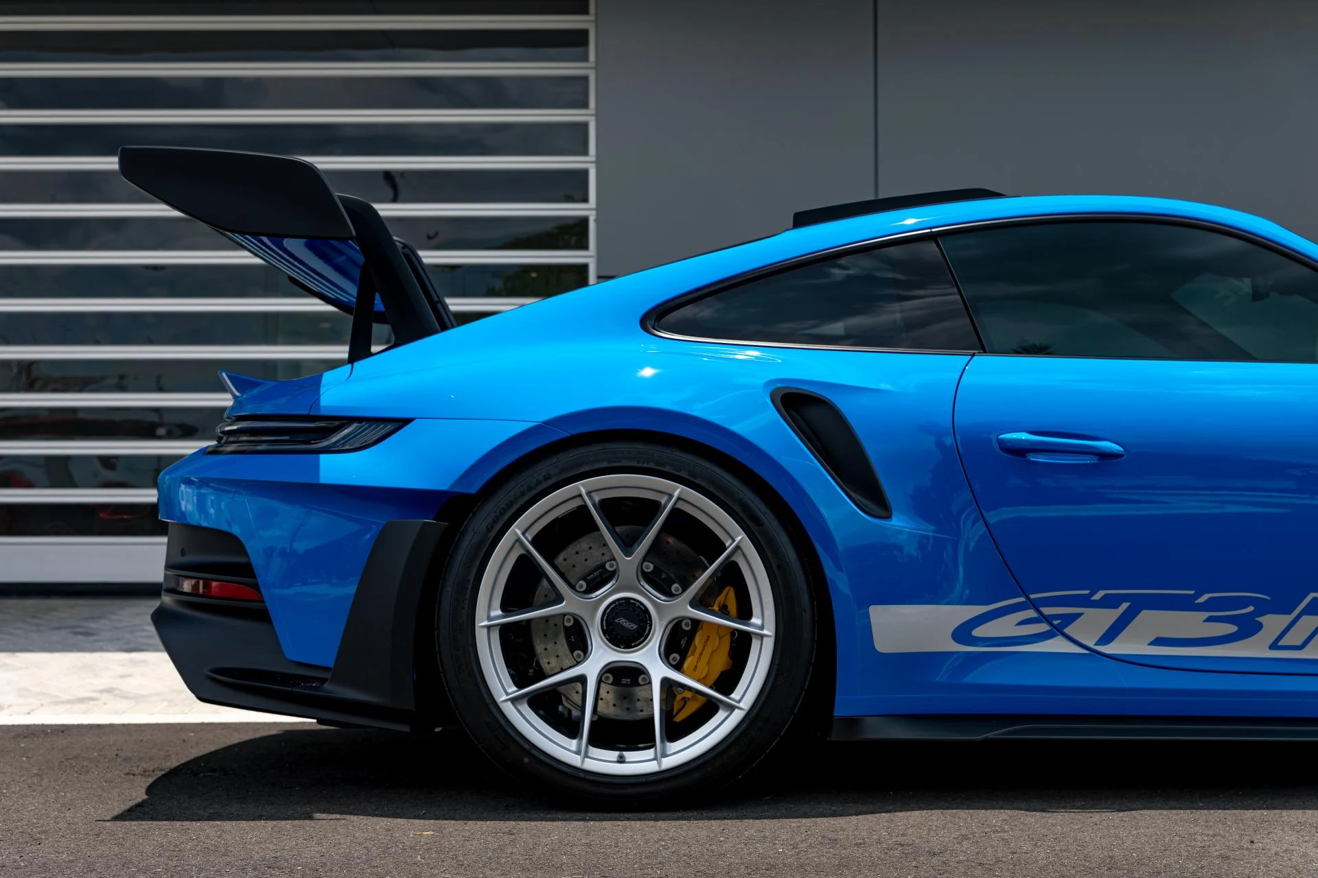 mph008_2592244966_Used_2024_Porsche_911_GT_3_RS_af34a4797d
