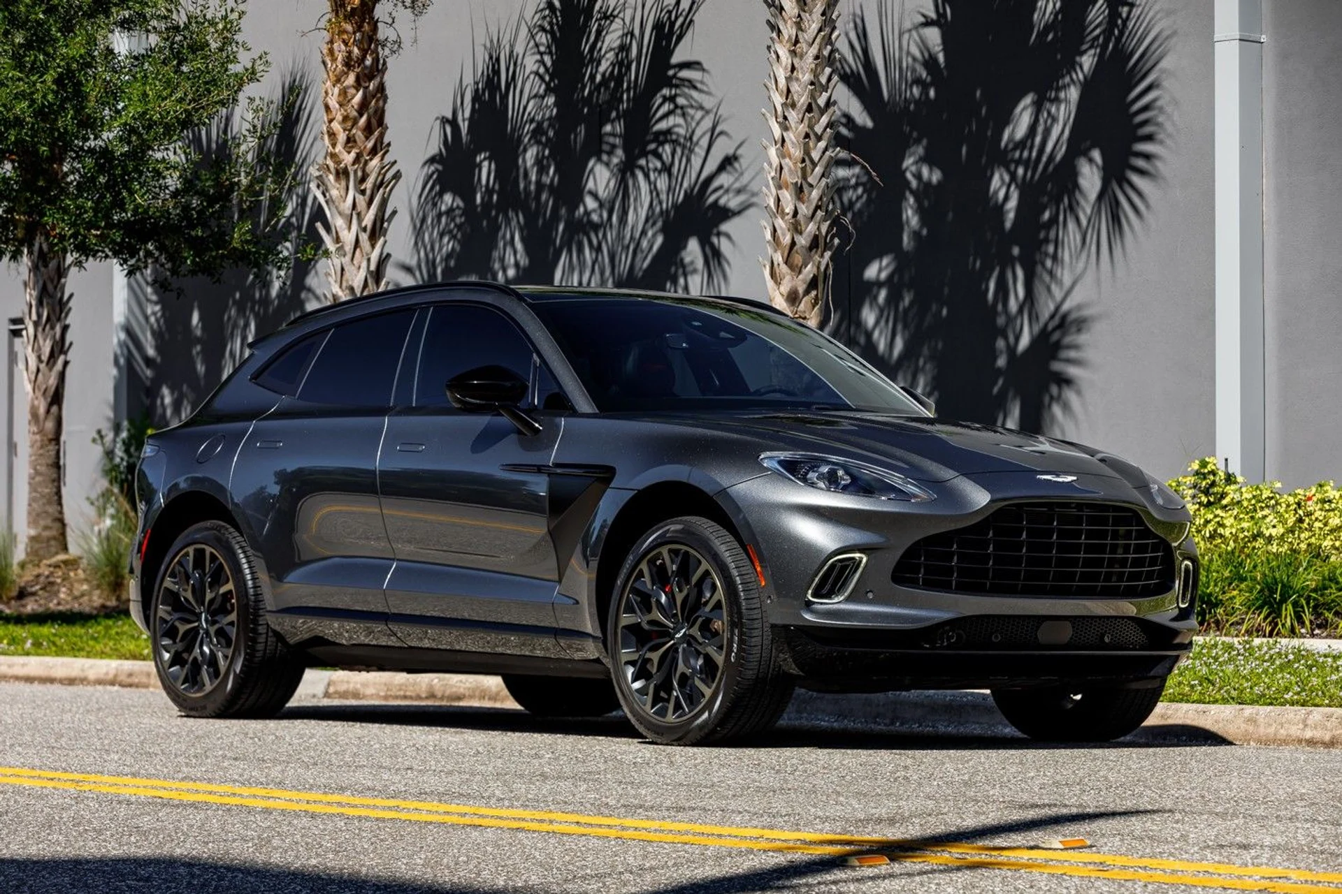 mph008_259522538_Used_2021_Aston_Martin_DBX_c0848d8f51