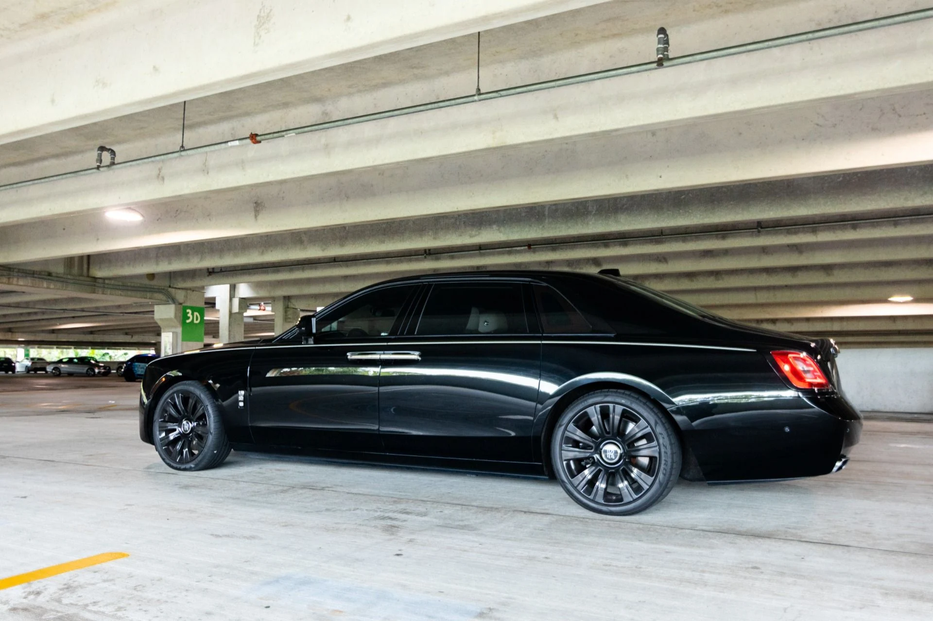 mph008_2601018167_Used_2021_Rolls_Royce_Ghost_EWB_1768869200_4d4d36894e