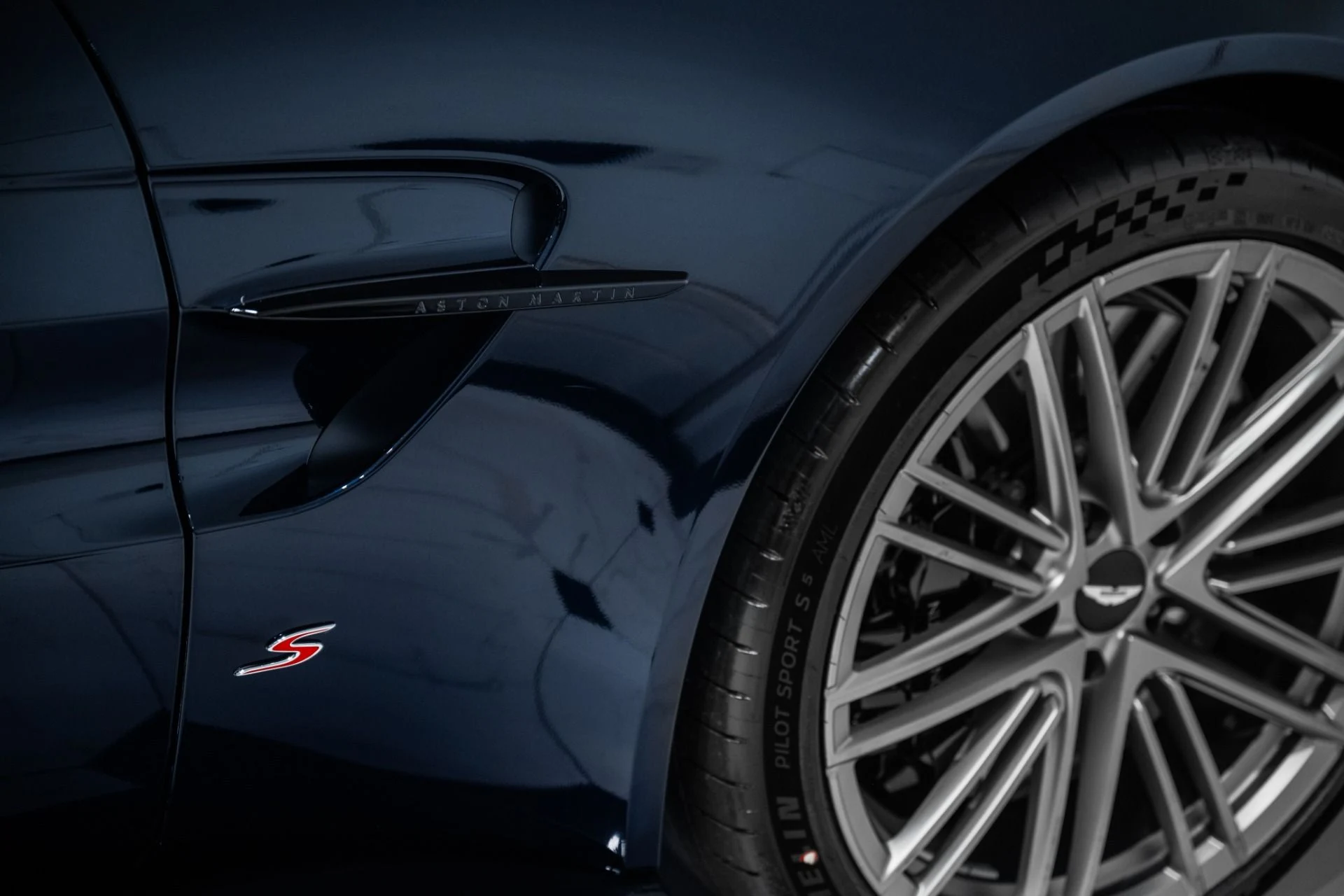 mph008_2603826663_New_2026_Aston_Martin_Vantage_S_Coupe_1767629088_28b3b34525